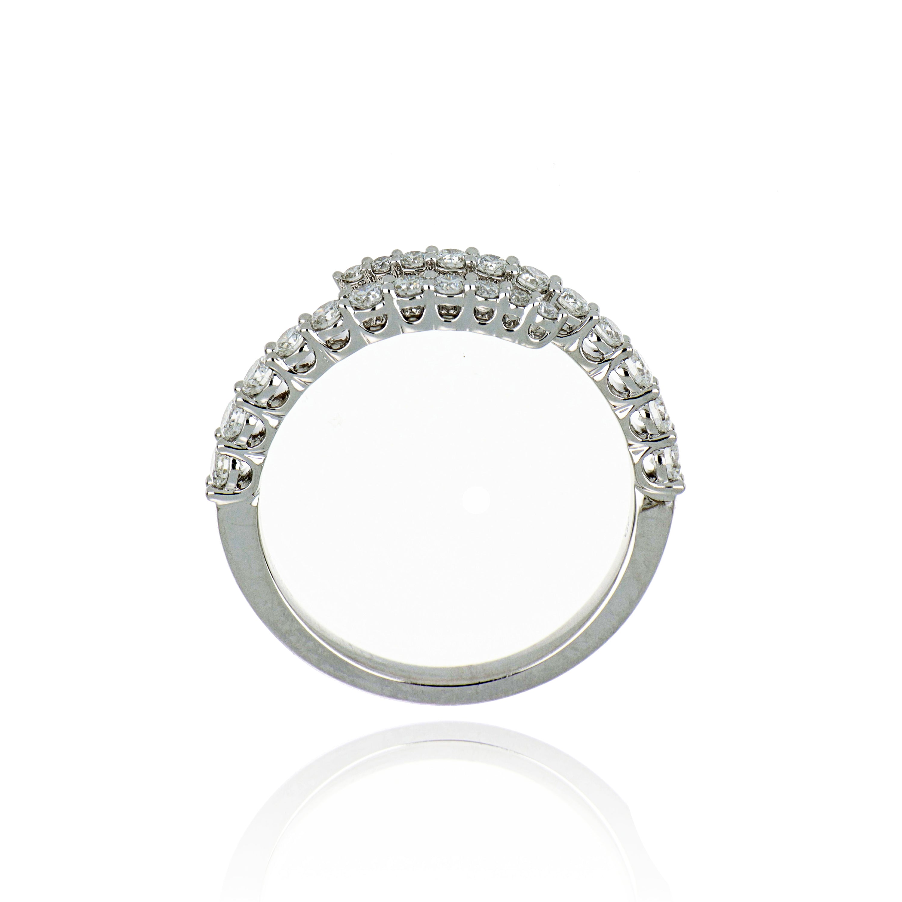 18k White Gold Diamond Right Hand Ring