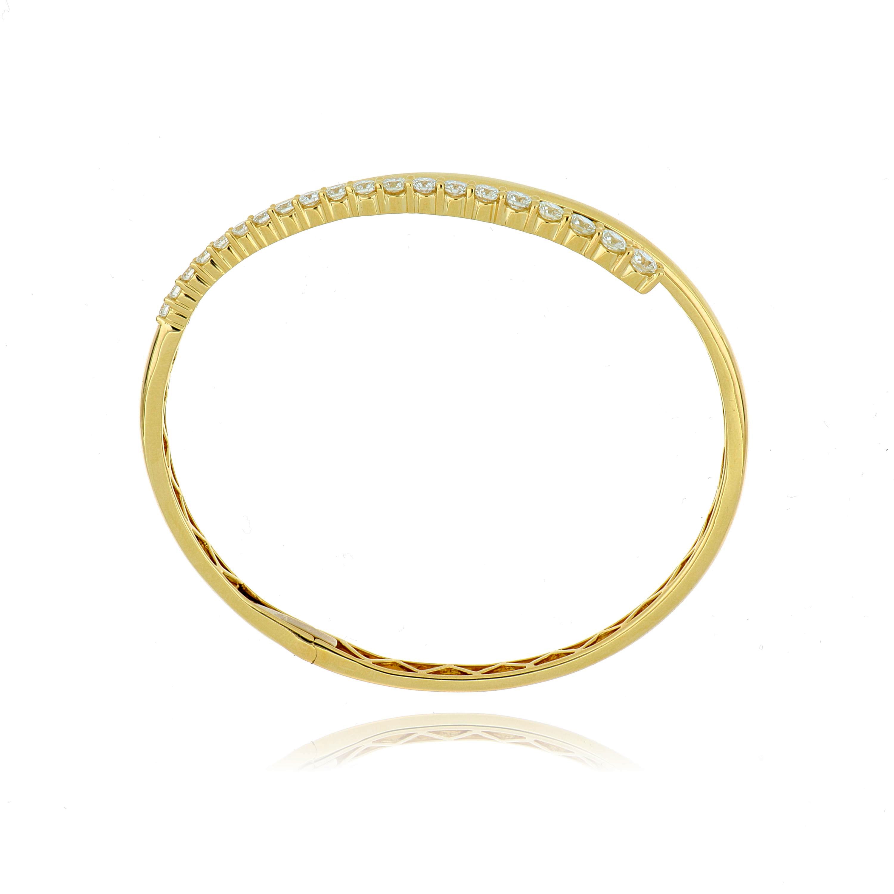 18k Yellow Gold Diamond Hinged Bangle Bracelet