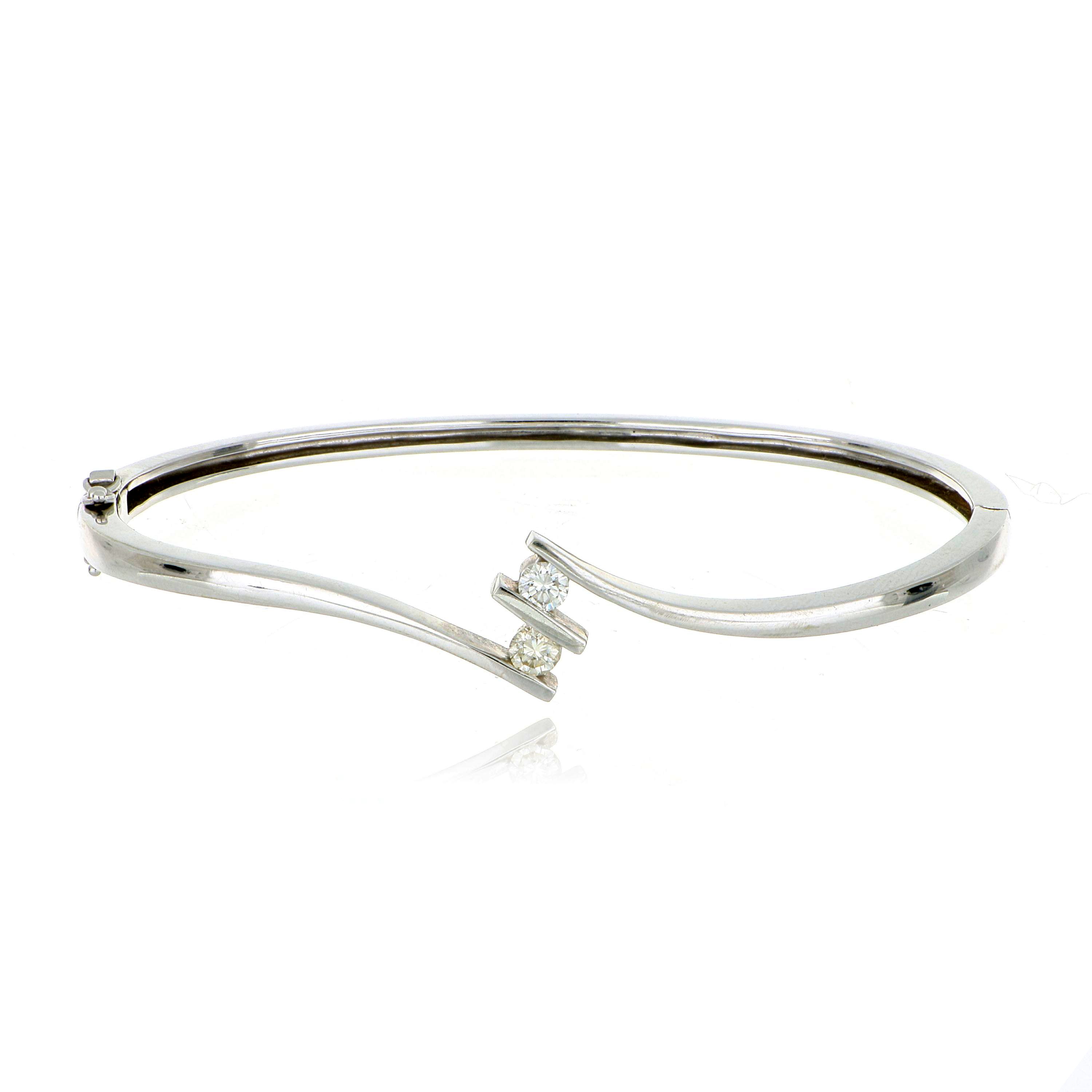 18k White Gold Diamond Bangle