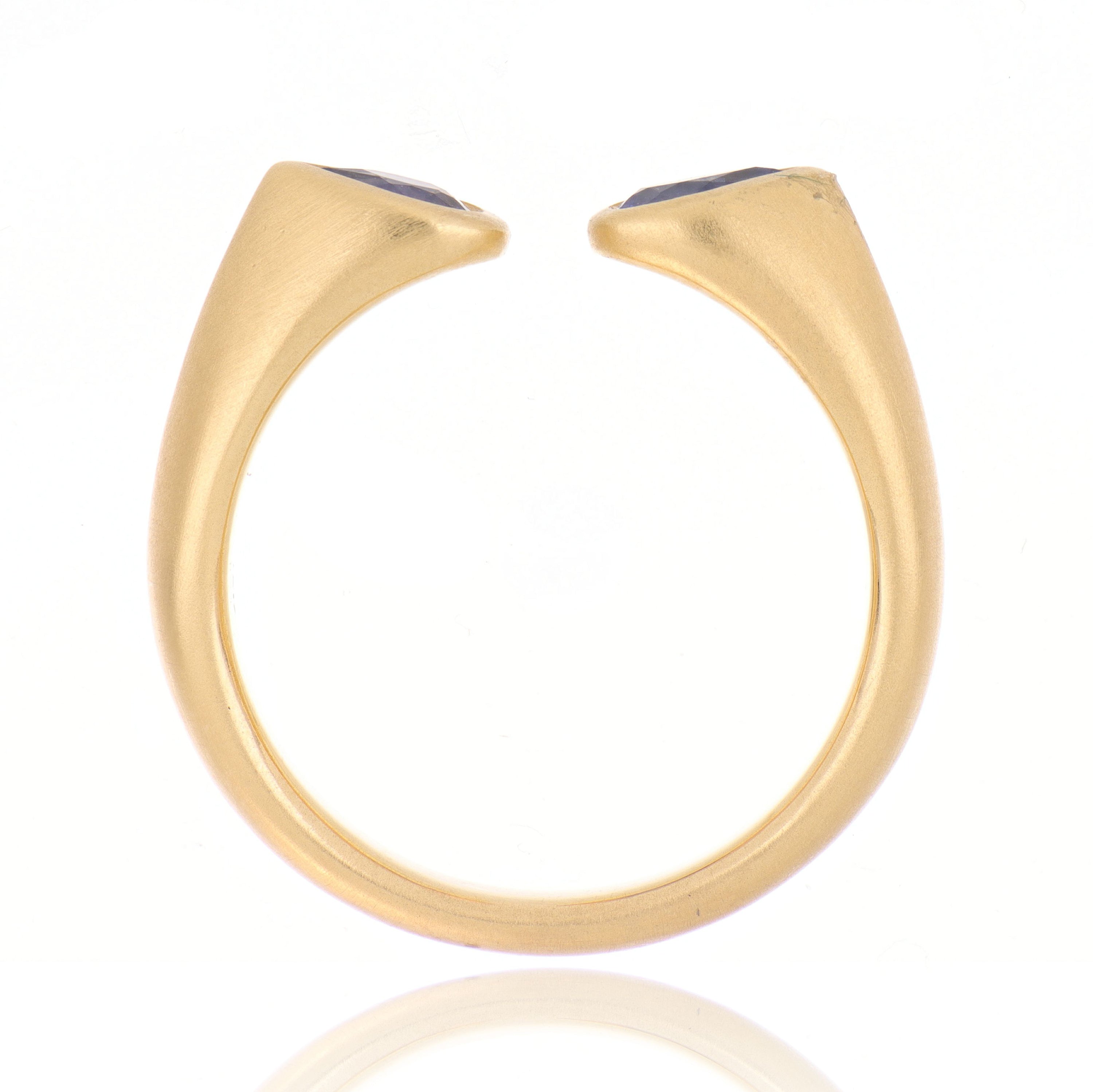 18k Yellow Gold Blue Sapphire Ring