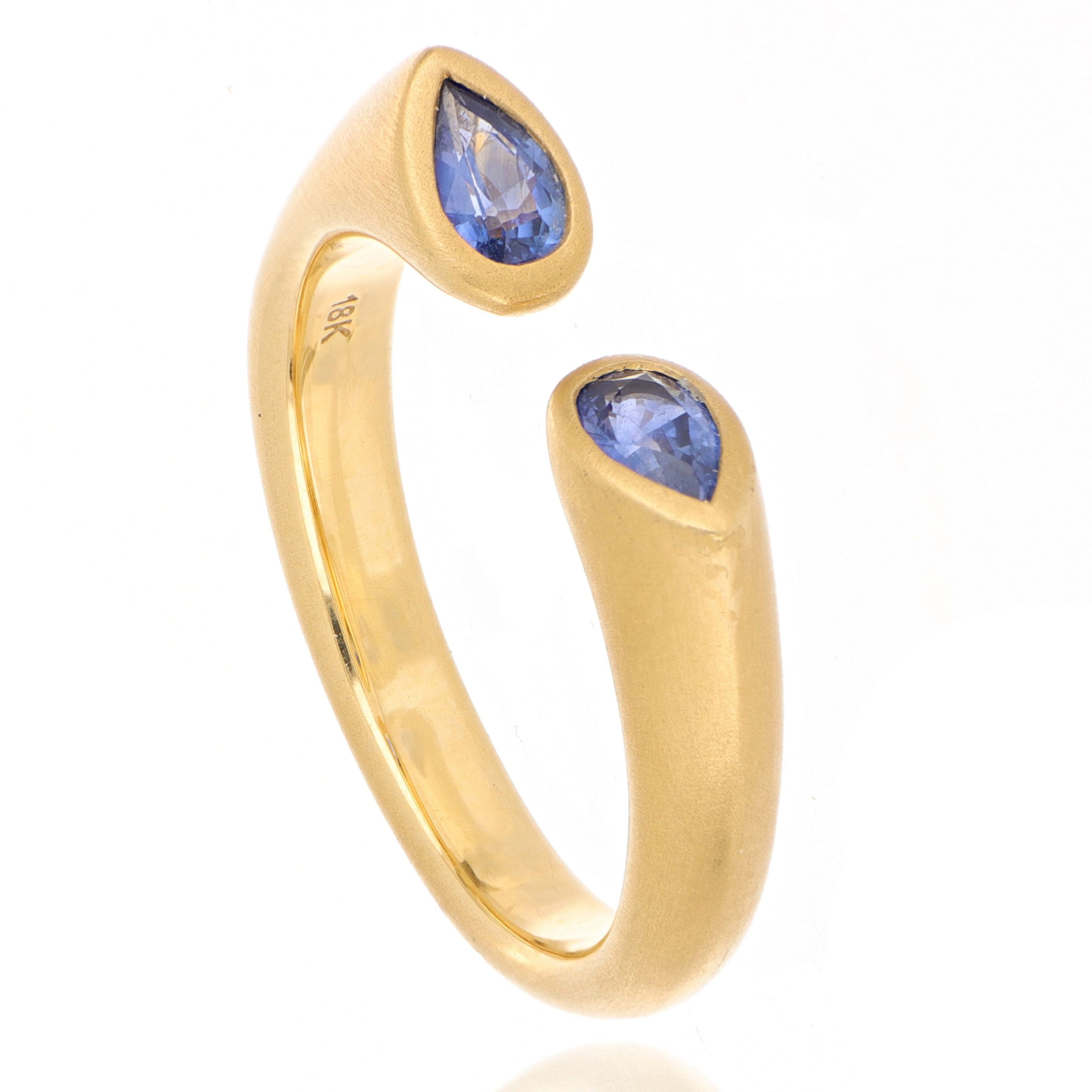 18k Yellow Gold Blue Sapphire Ring