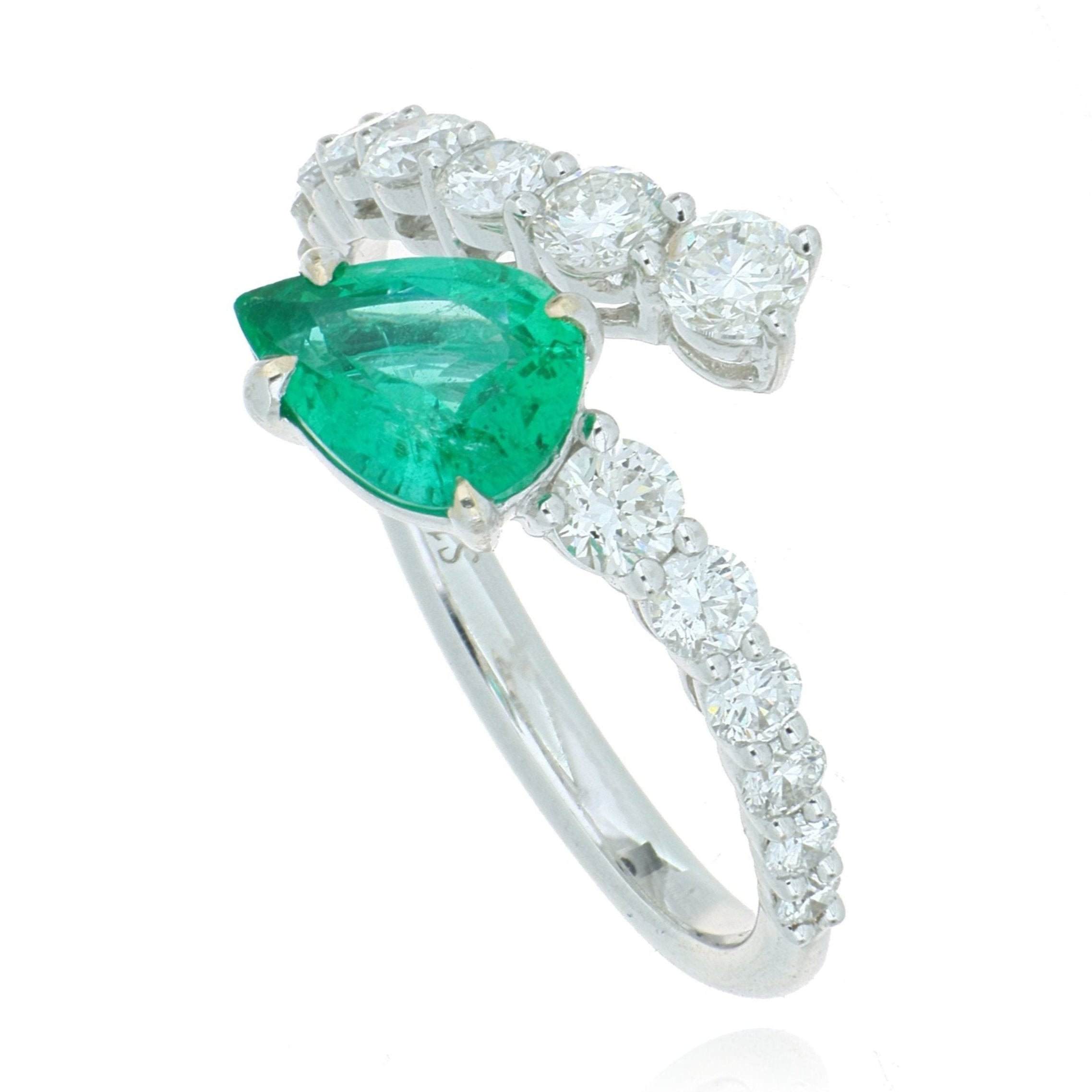 18k White Gold Pear Shaped Emerald and Diamond Ring