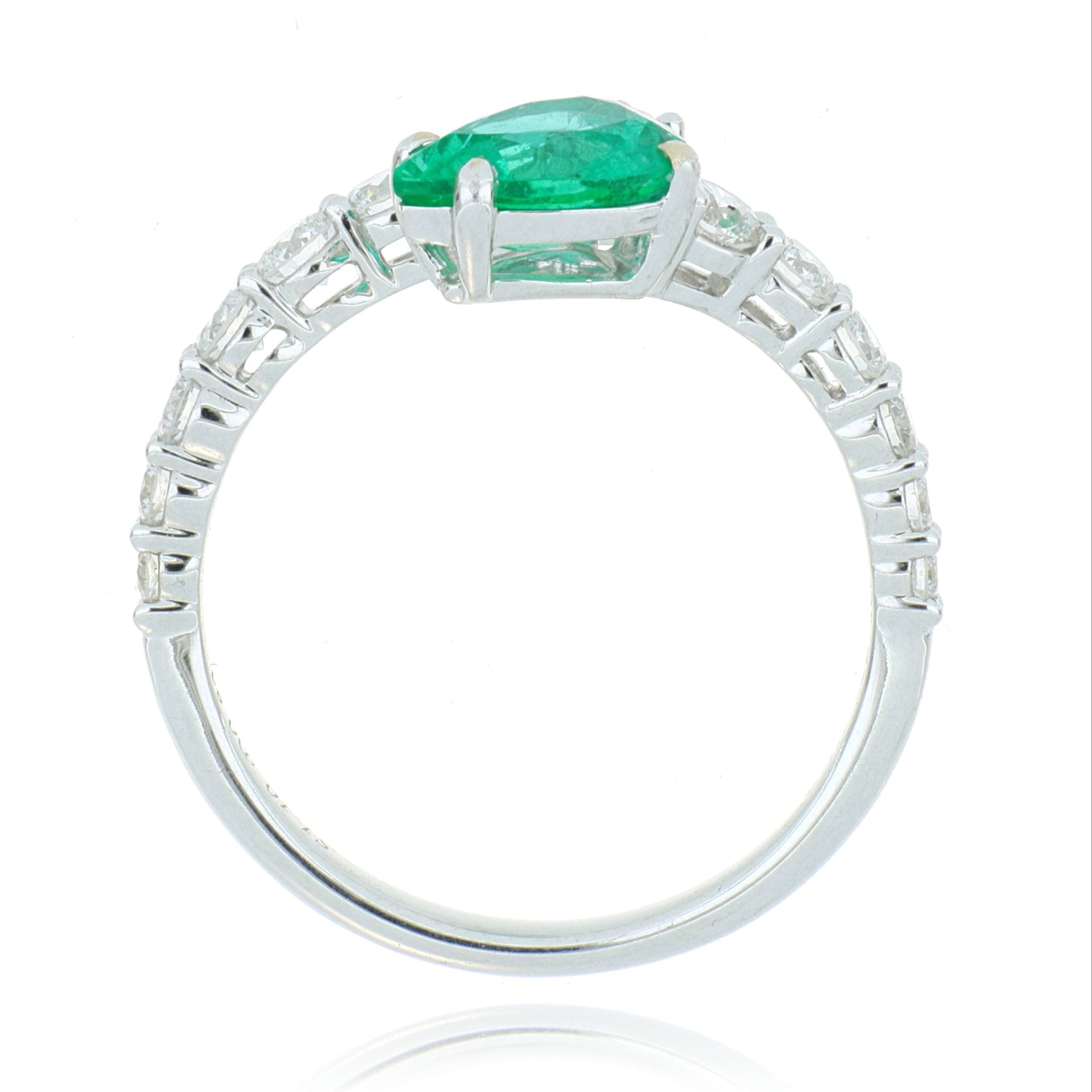 18k White Gold Pear Shaped Emerald and Diamond Ring