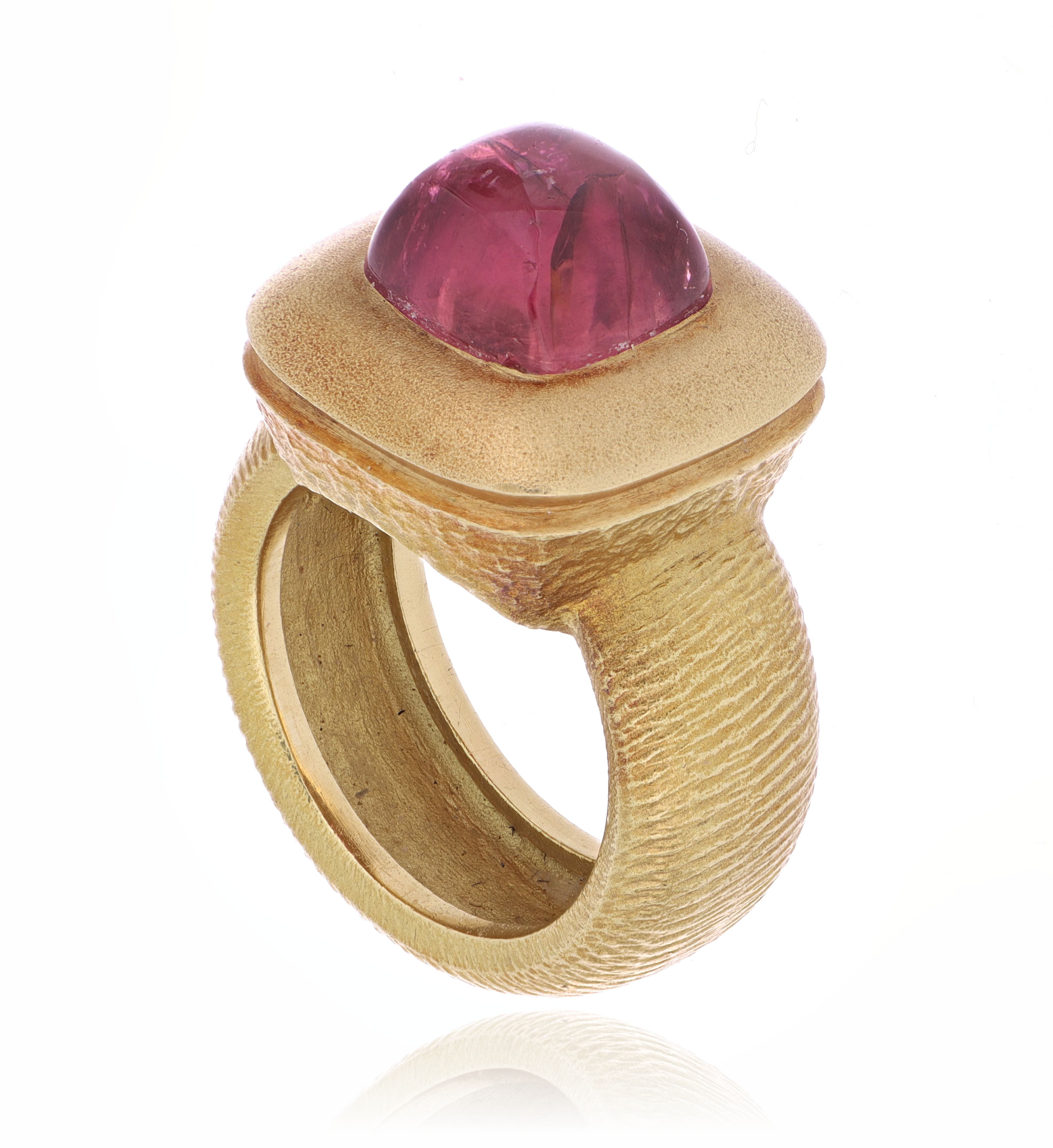 18k Yellow Gold Pink Tourmaline Cabochon Ring