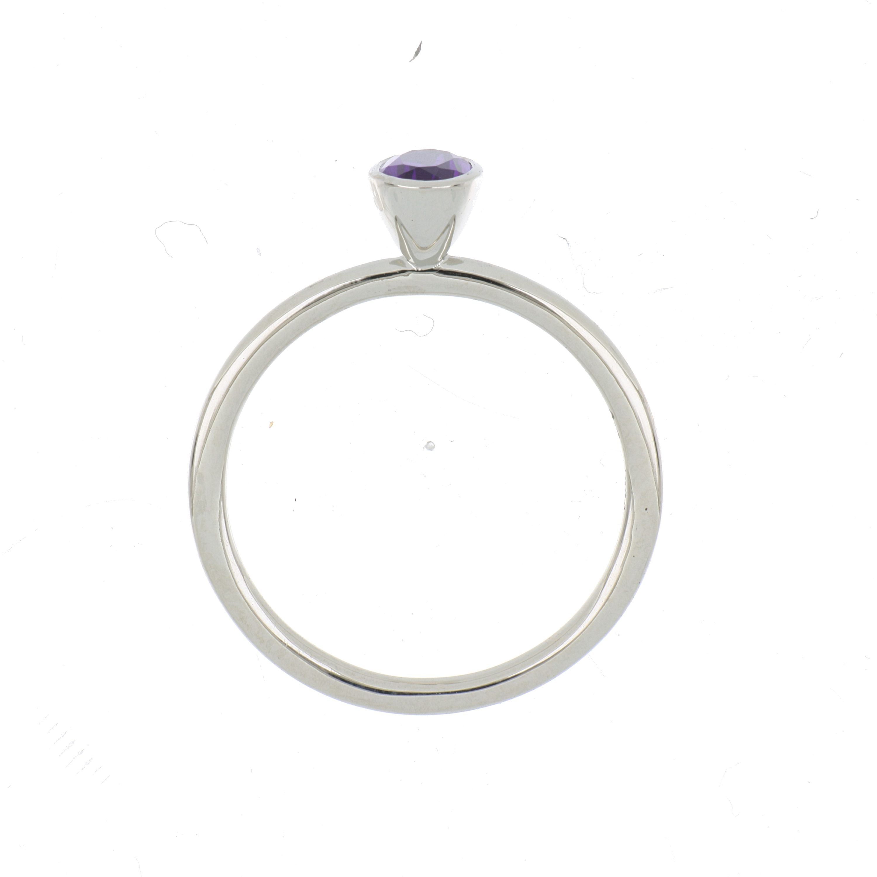 18k White Gold Solitaire Amethyst Ring