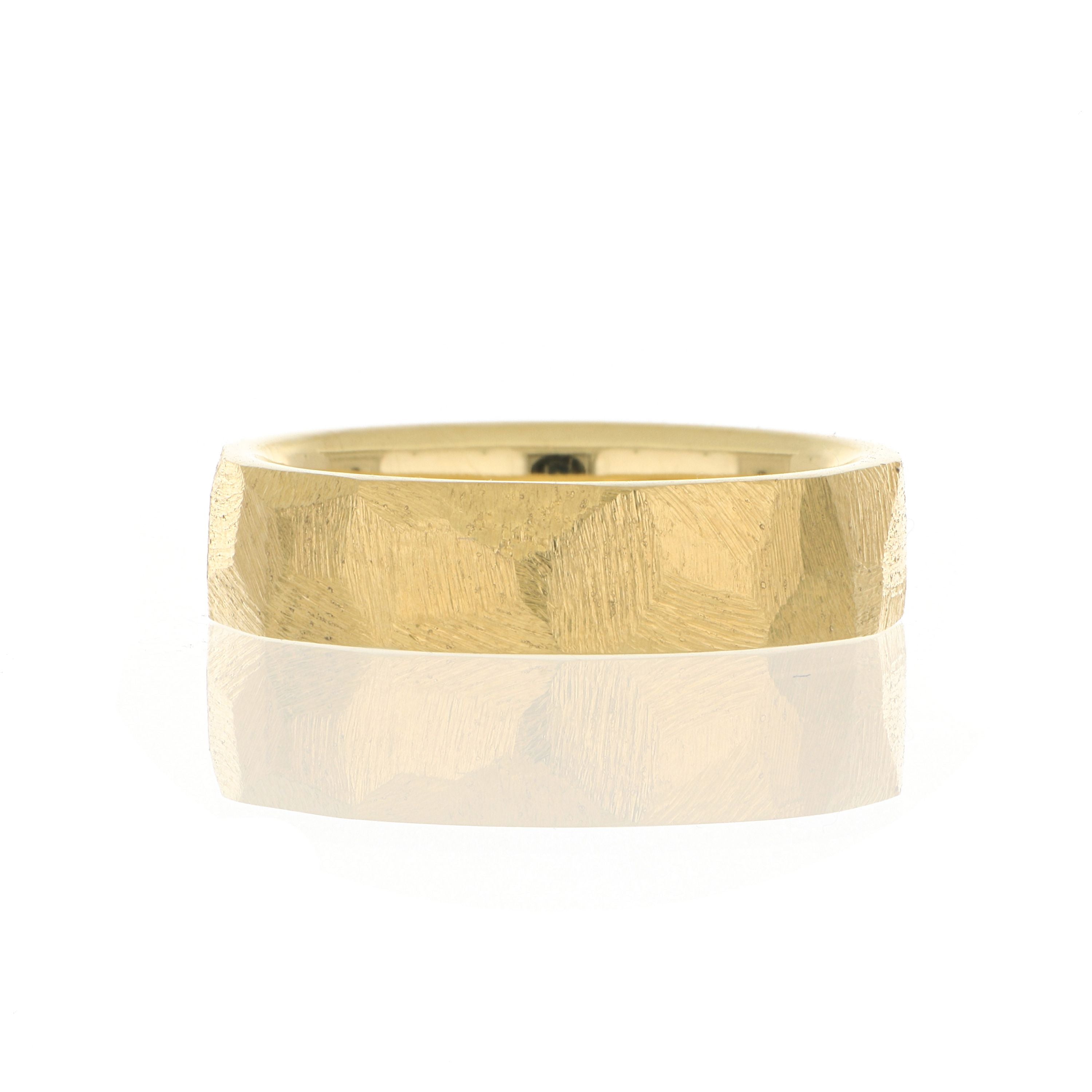 18k Yellow Gold Facet Men's Wedding Band