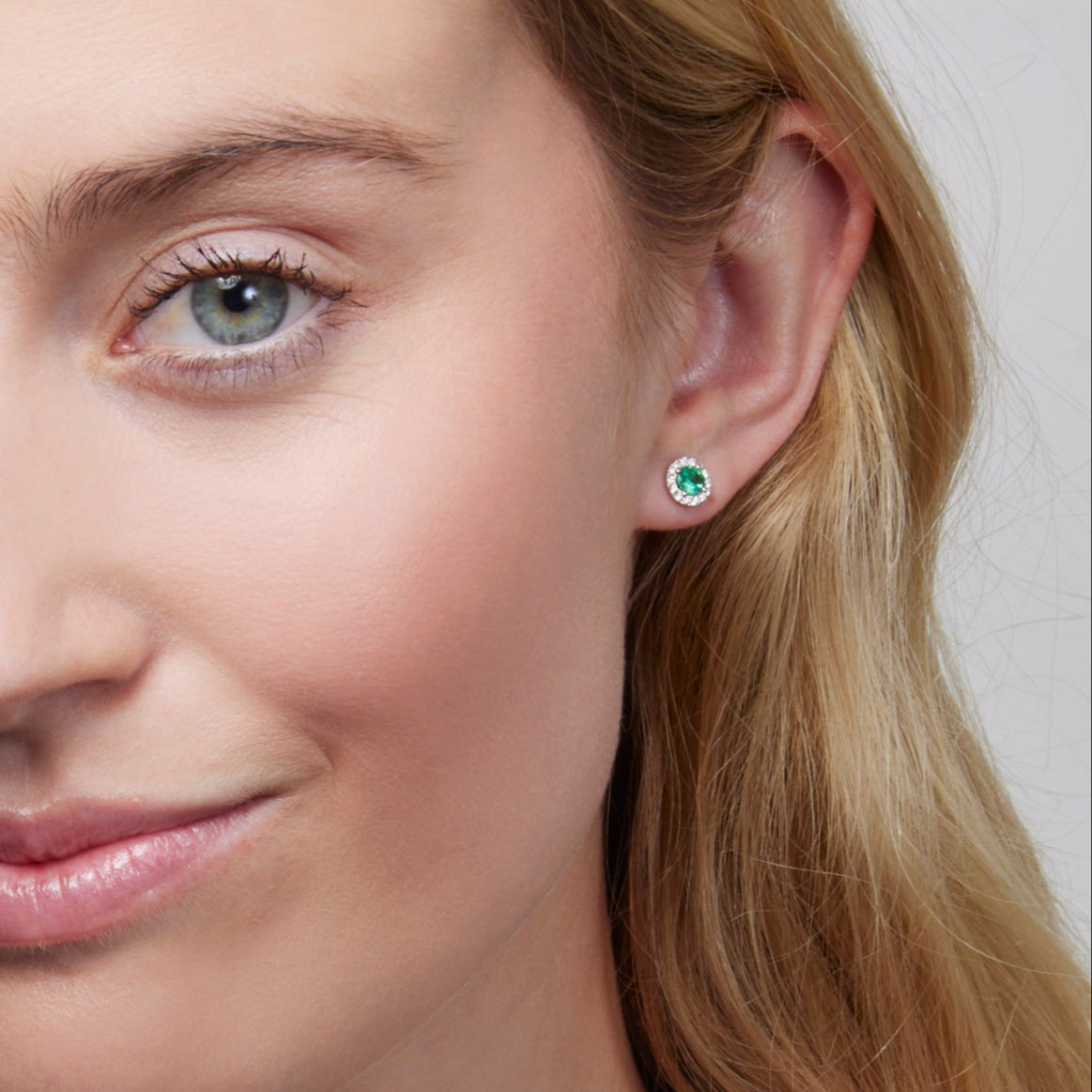 18k White Gold Emerald and Diamond Stud Earrings