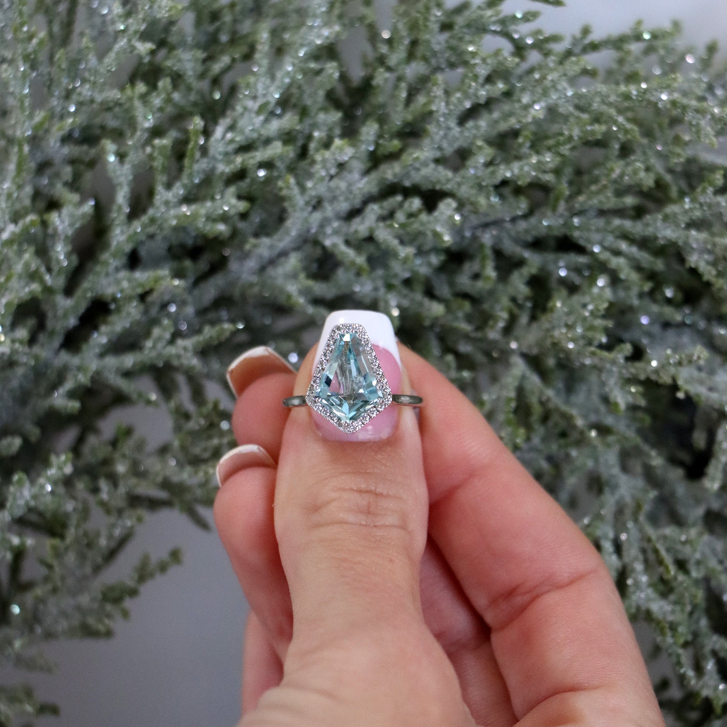 18k White Gold Kite Shaped Aquamarine and Diamond Ring