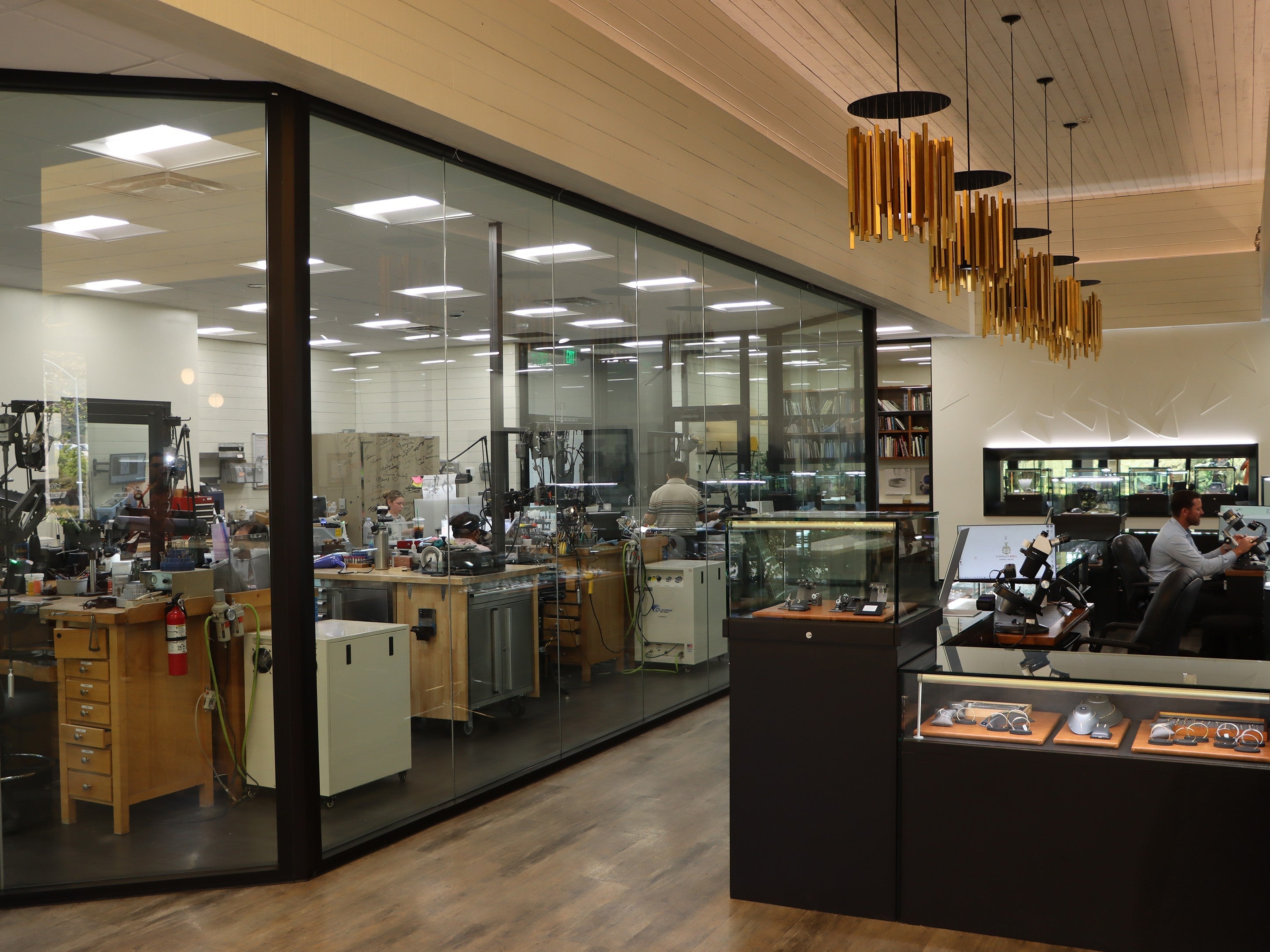 What Makes a Jewelry Store “Full Service”?