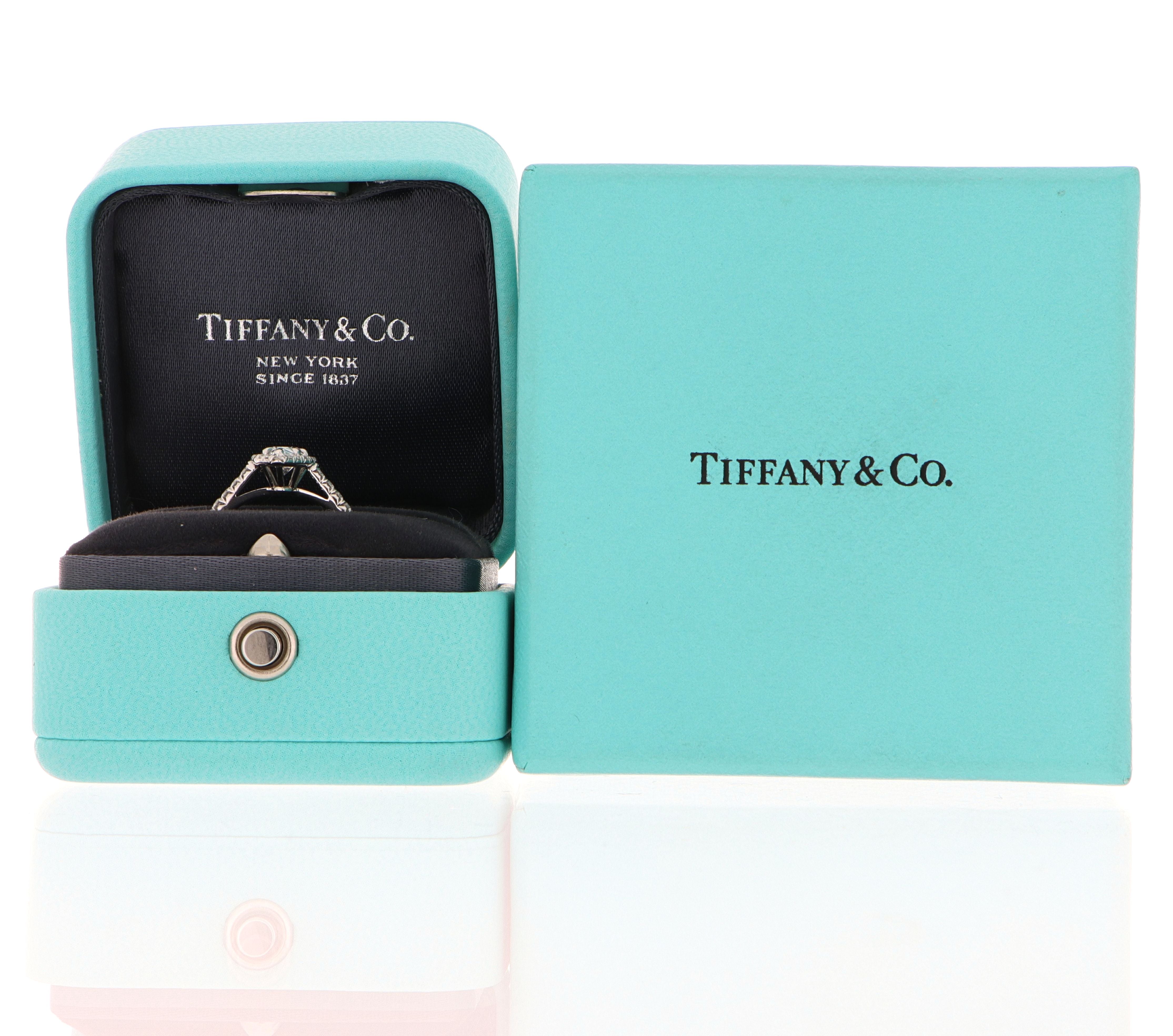 Tiffany &amp; Co. Soleste® Platinum Peervormige Halo Verlovingsring