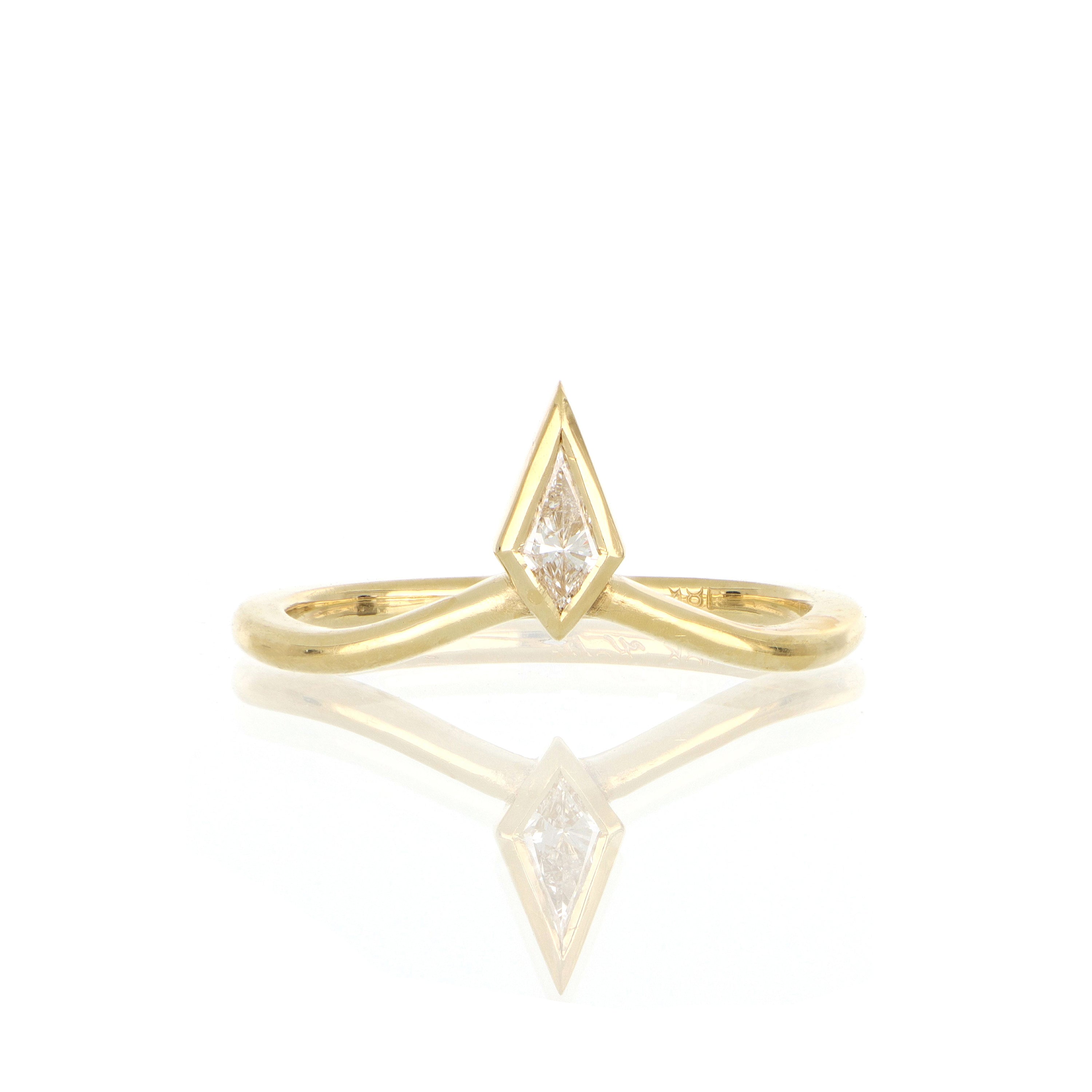 18k Yellow Gold Kite Shaped Diamond Wedding Band