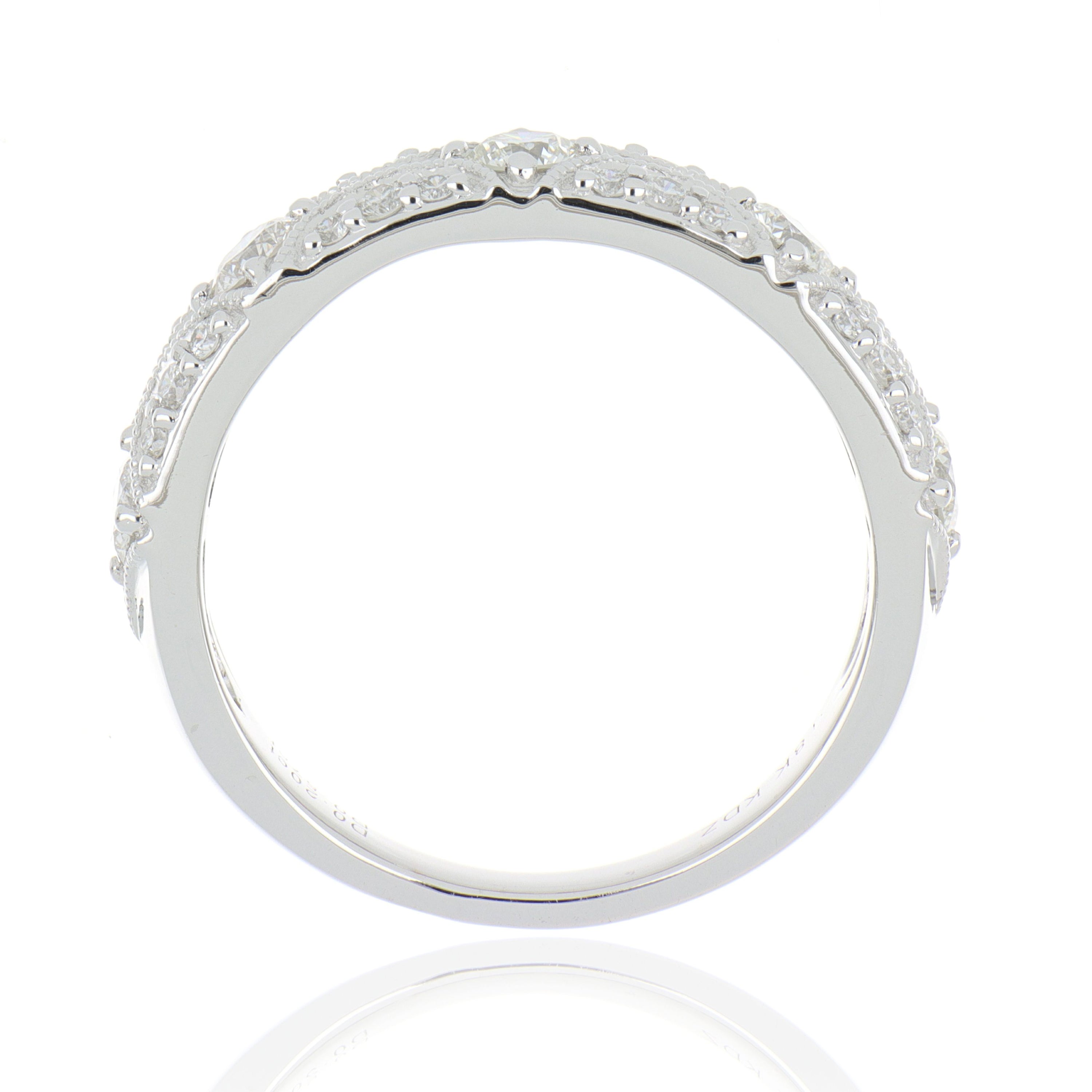 18k White Gold Diamond Fashion Ring