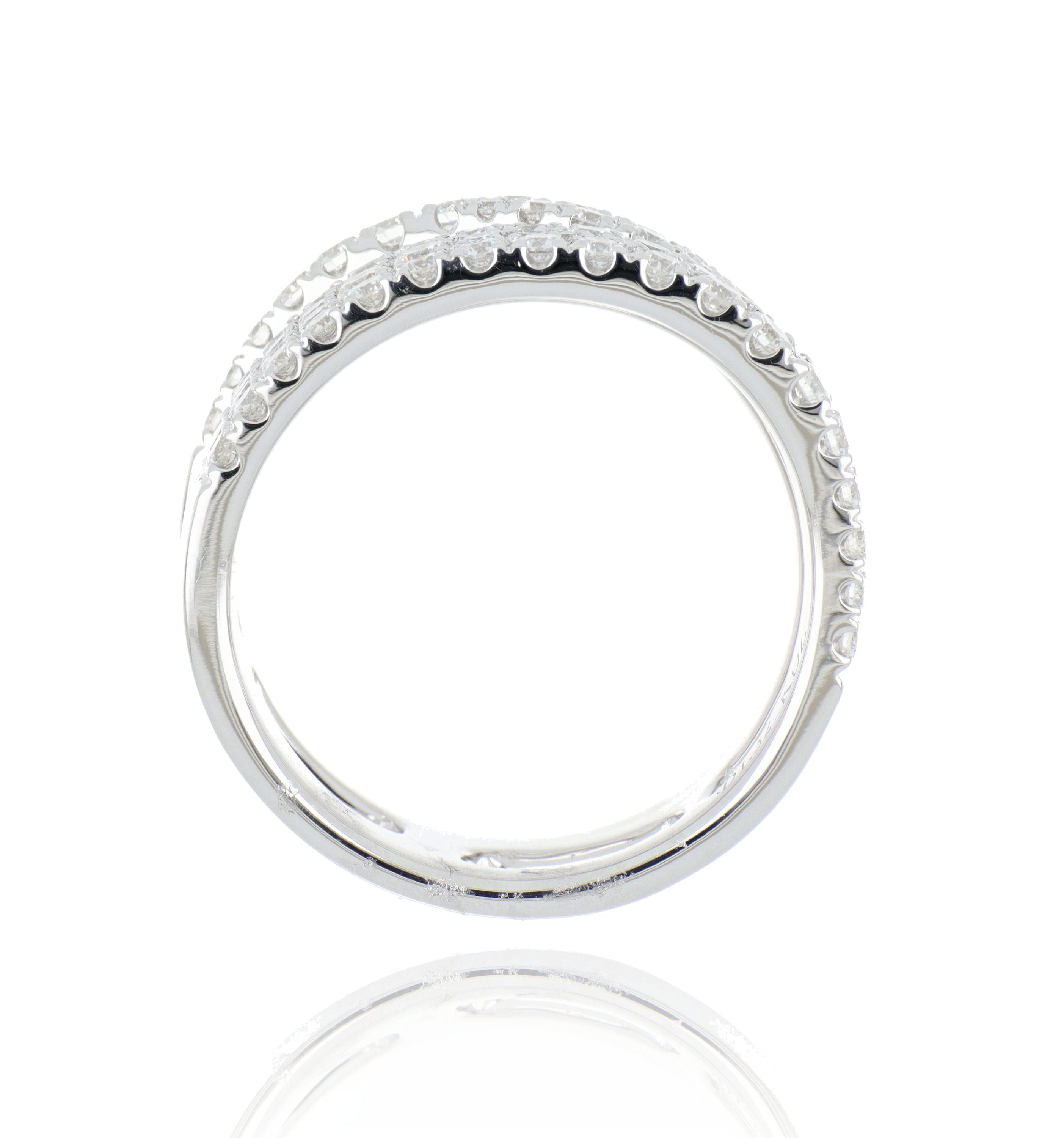 18k White Gold Diamond Fashion Ring