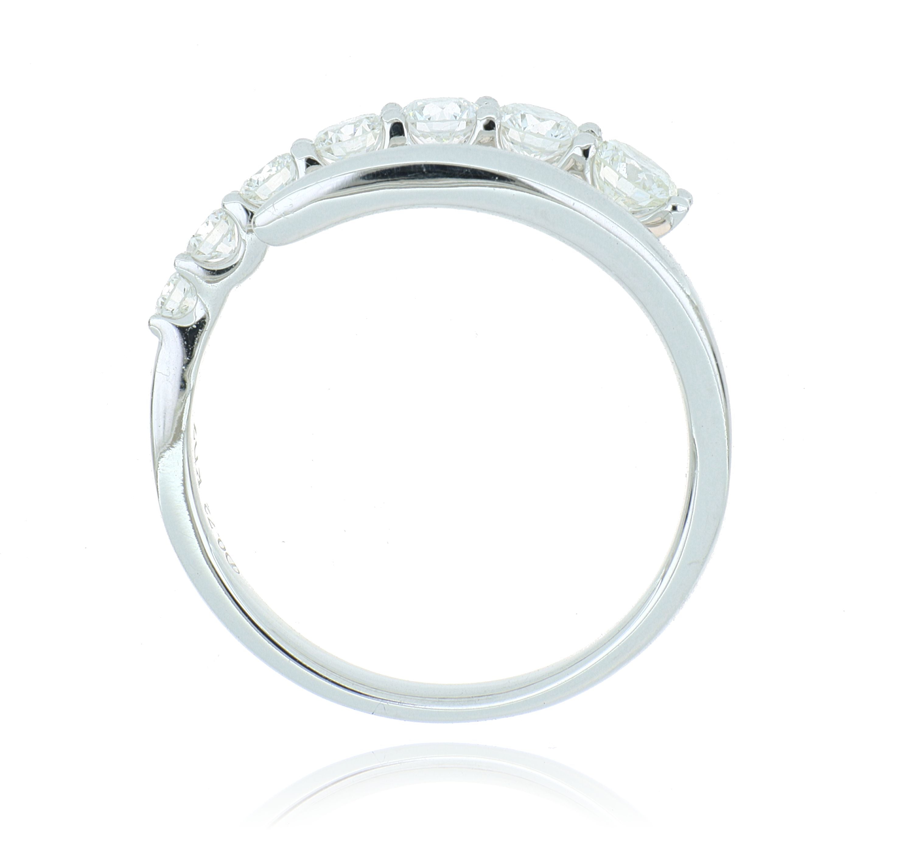 18k White Gold Diamond Fashion Ring