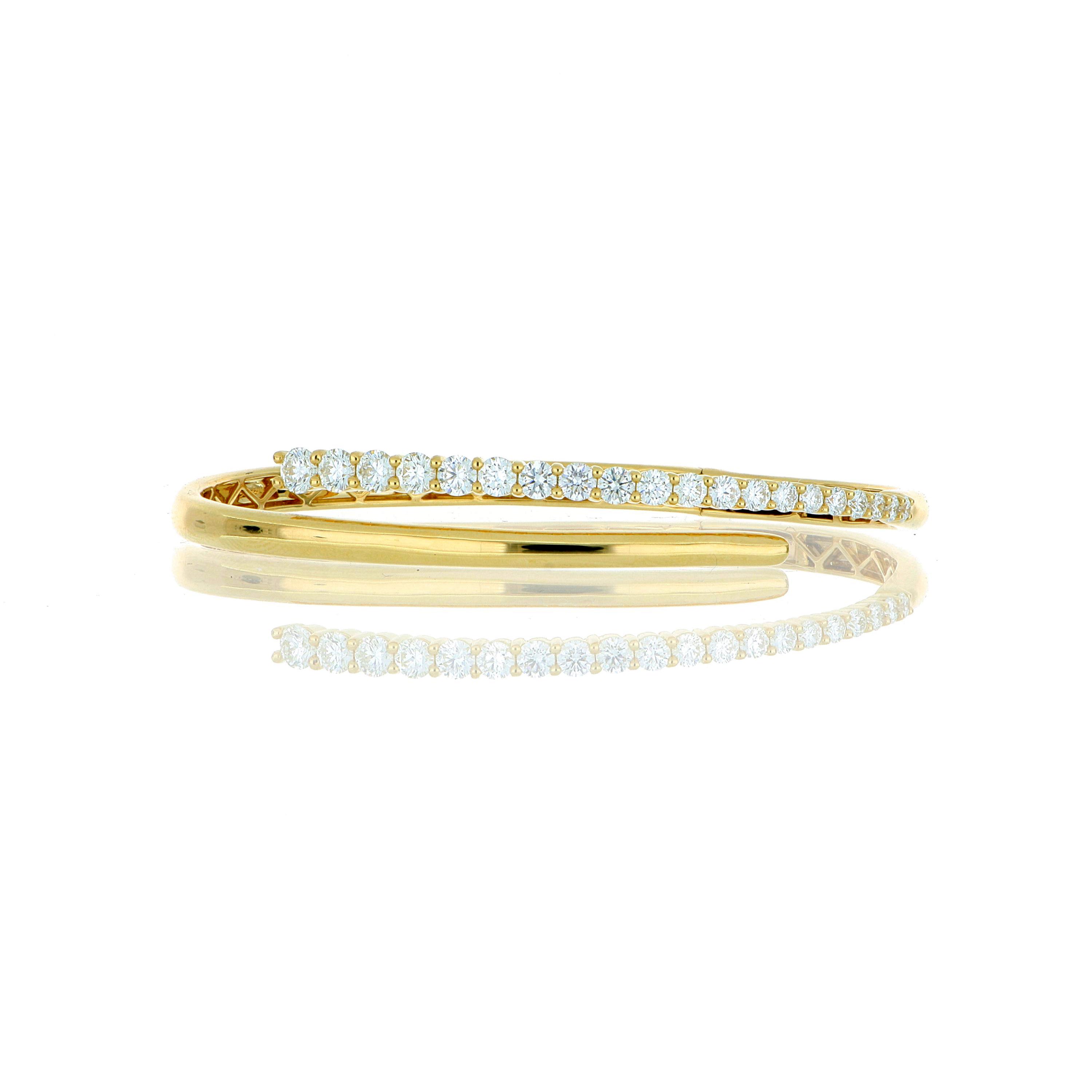 18k Yellow Gold Diamond Hinged Bangle Bracelet
