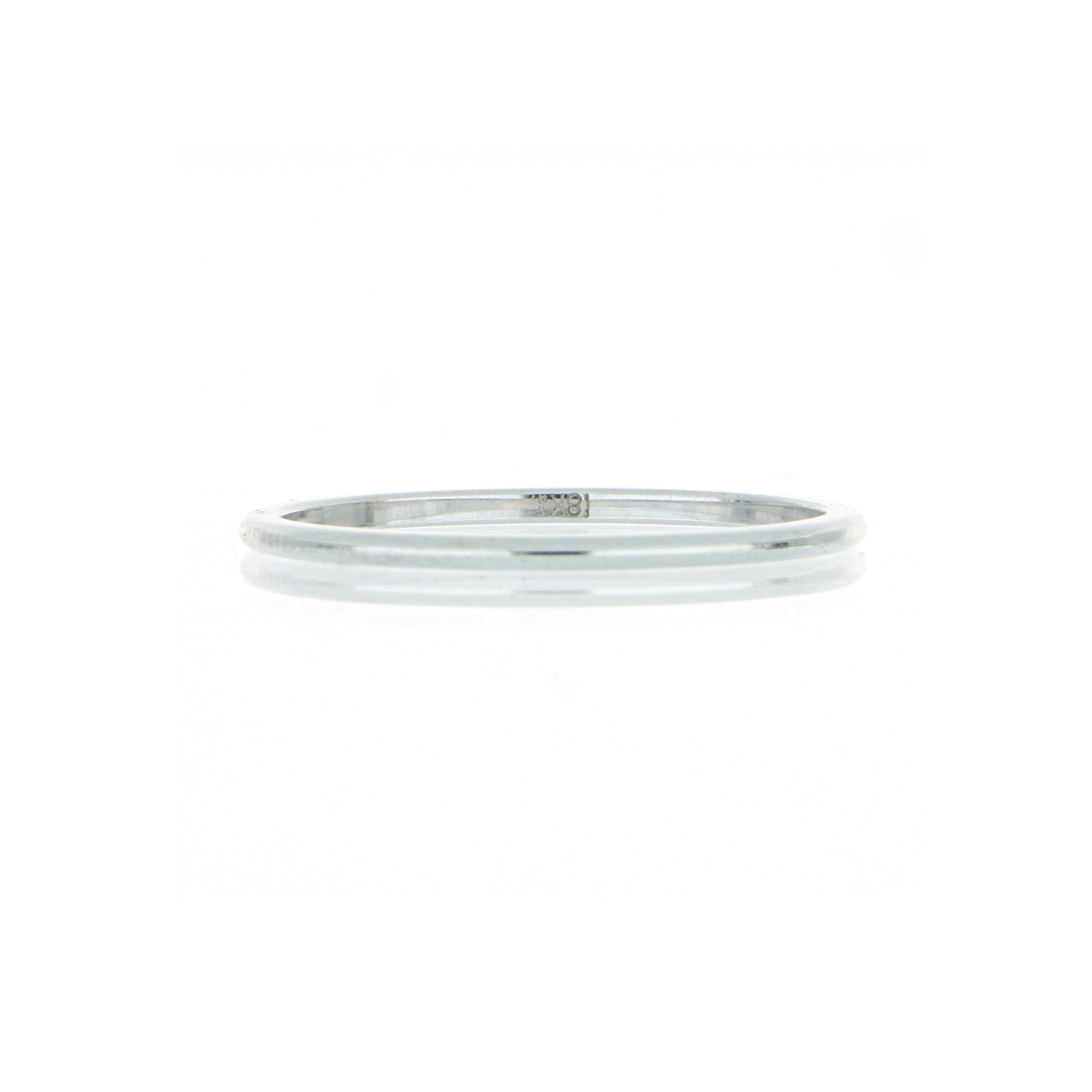 18k White Gold Half Round Wedding Band