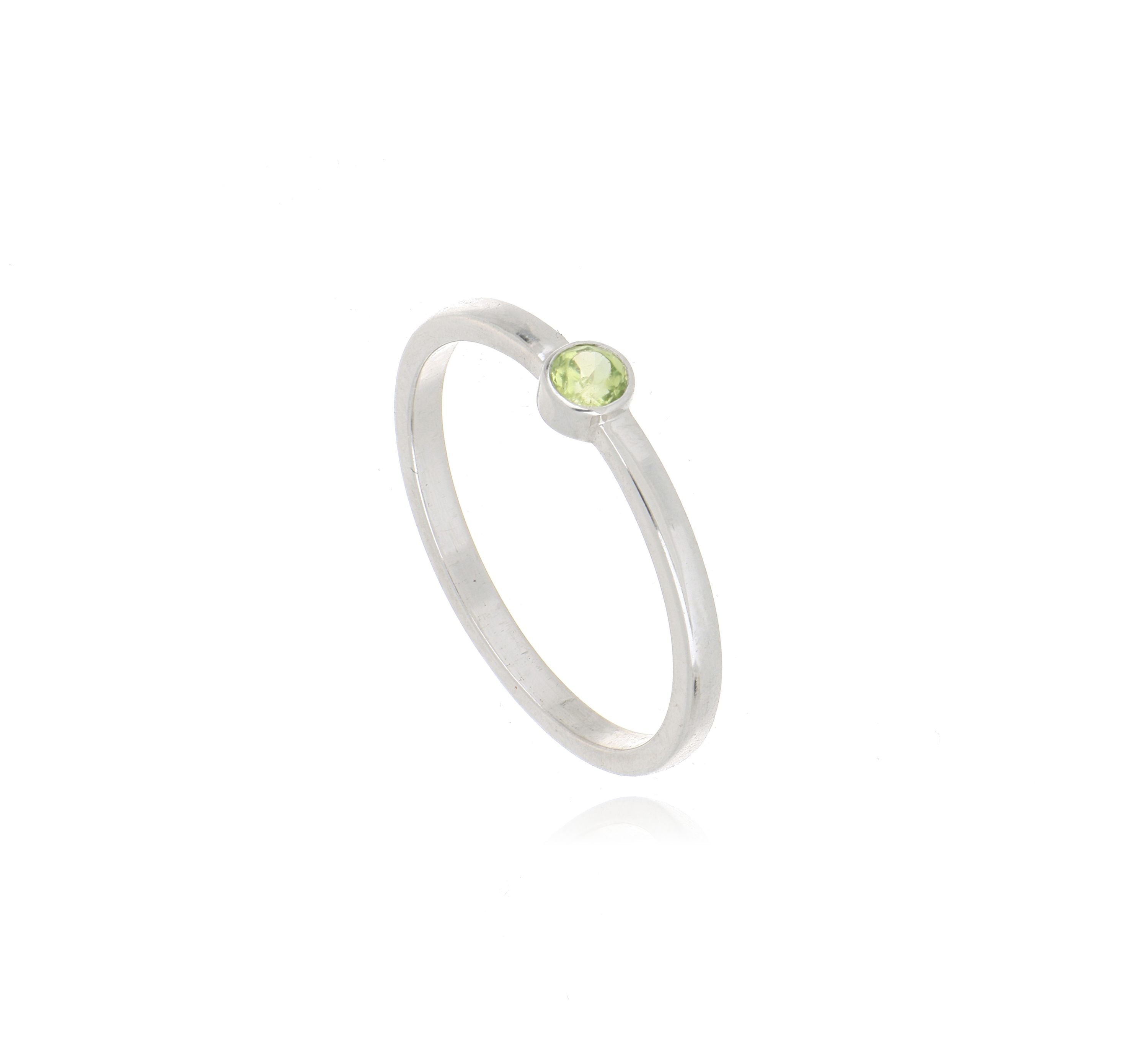 14k White Gold Bezel Peridot Ring