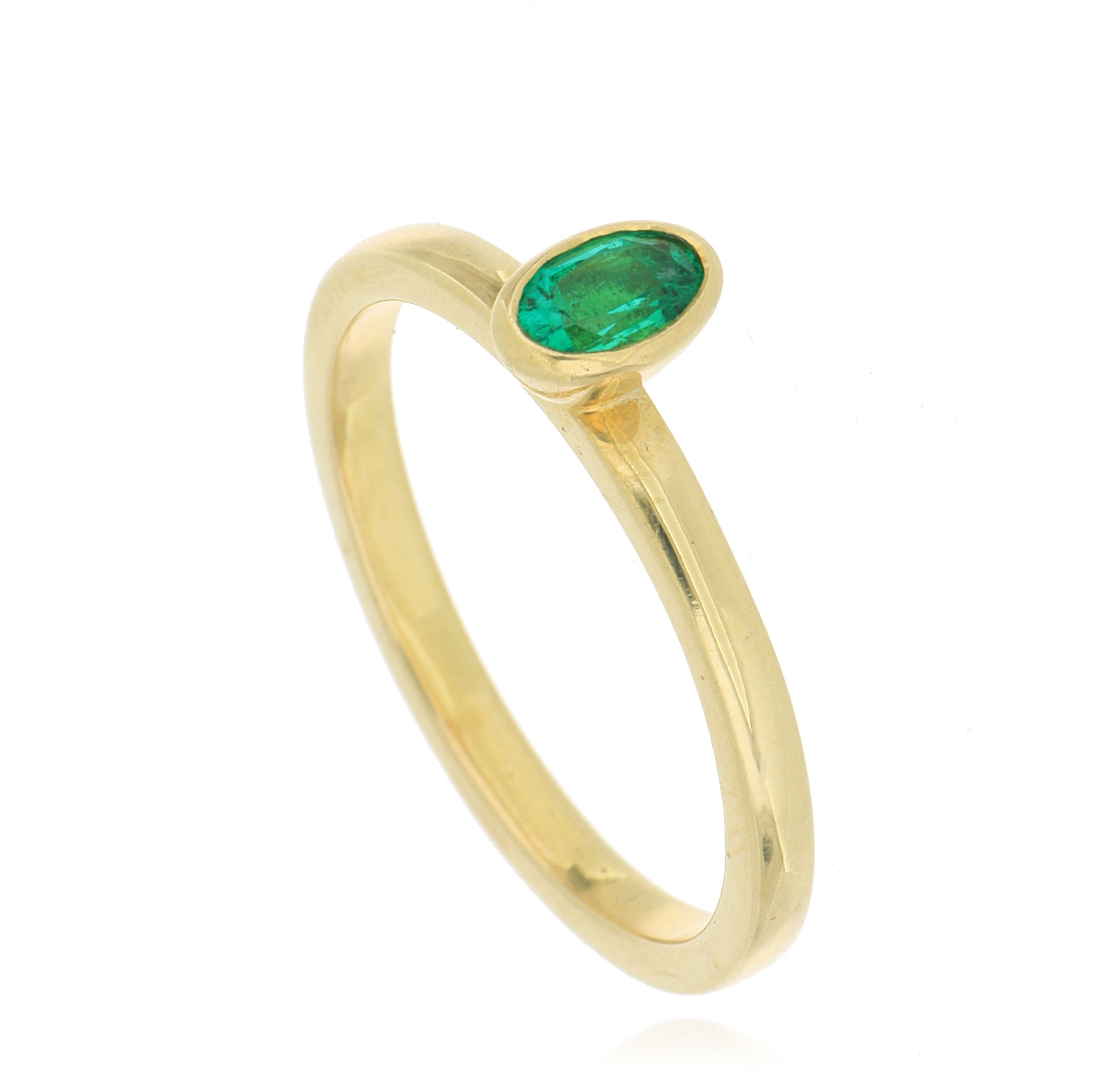 18k Yellow Gold Oval Shaped Emerald Yum Drop Ring