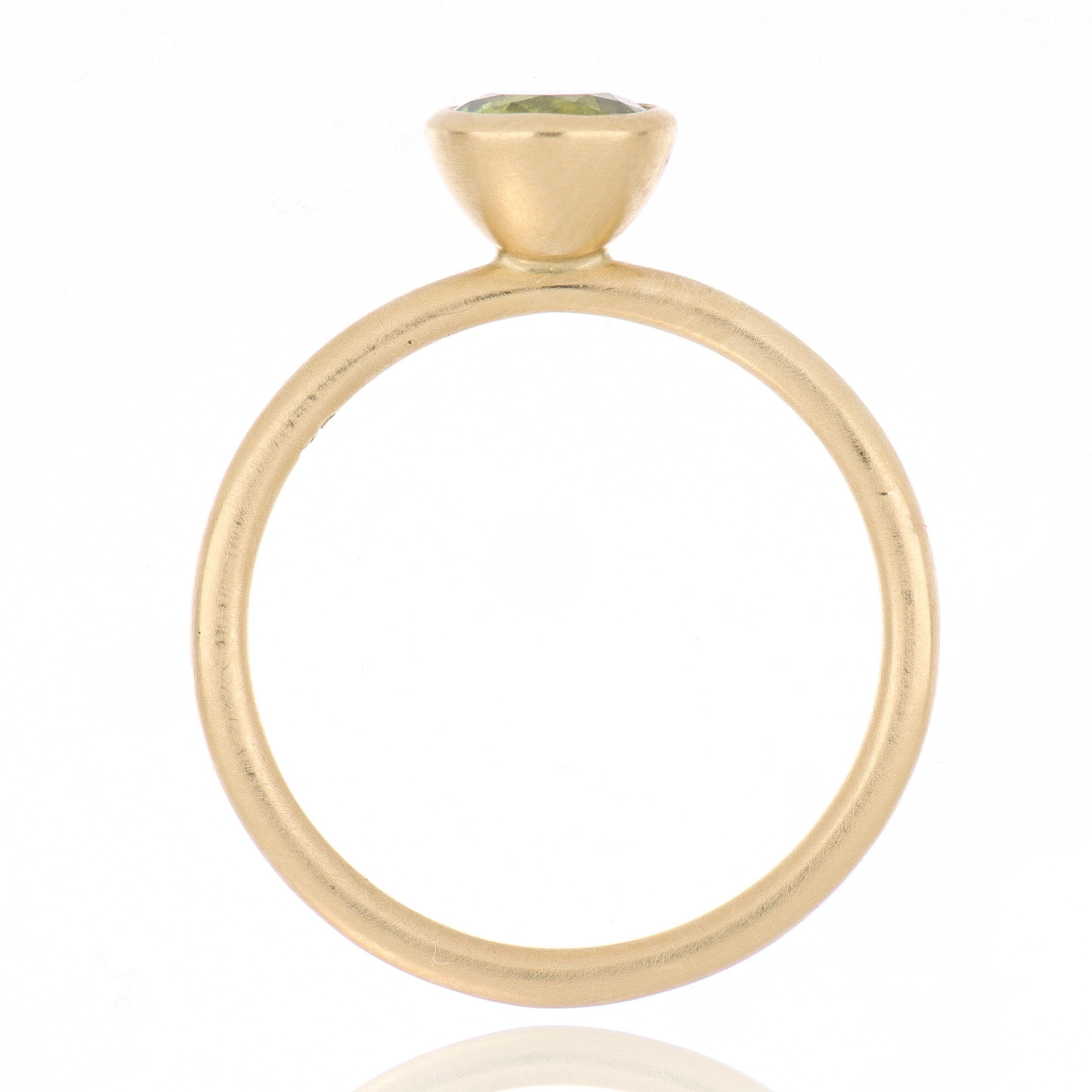 18k Yellow Gold Peridot Yum Drop Ring