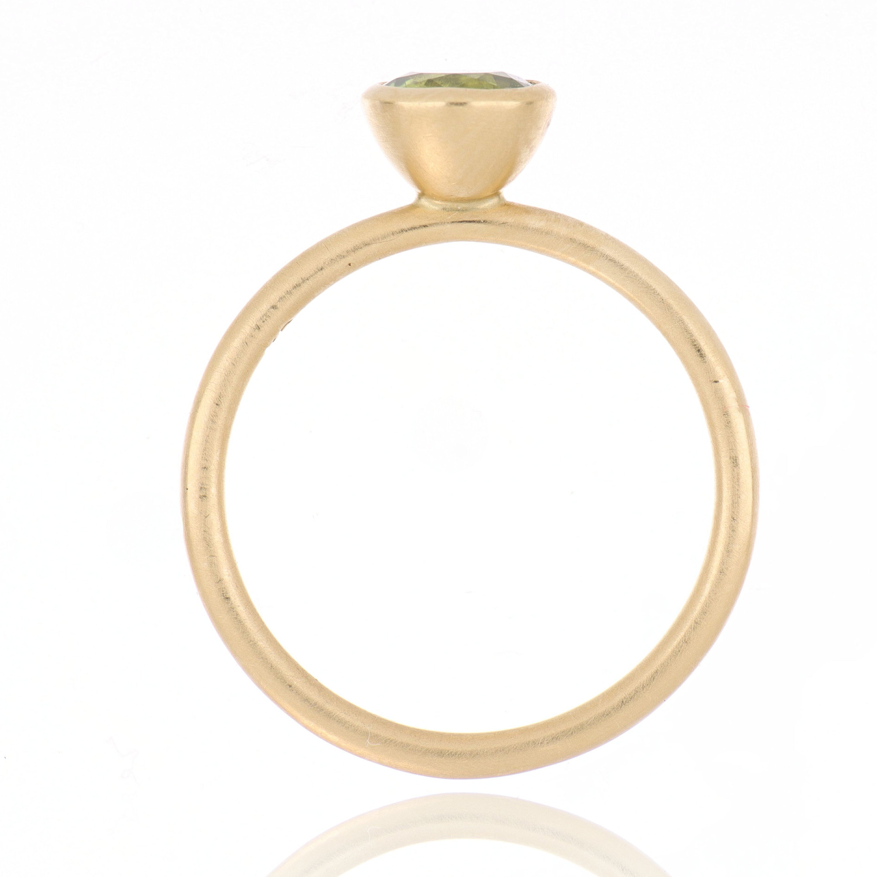 18k Yellow Gold Peridot Yum Drop Ring