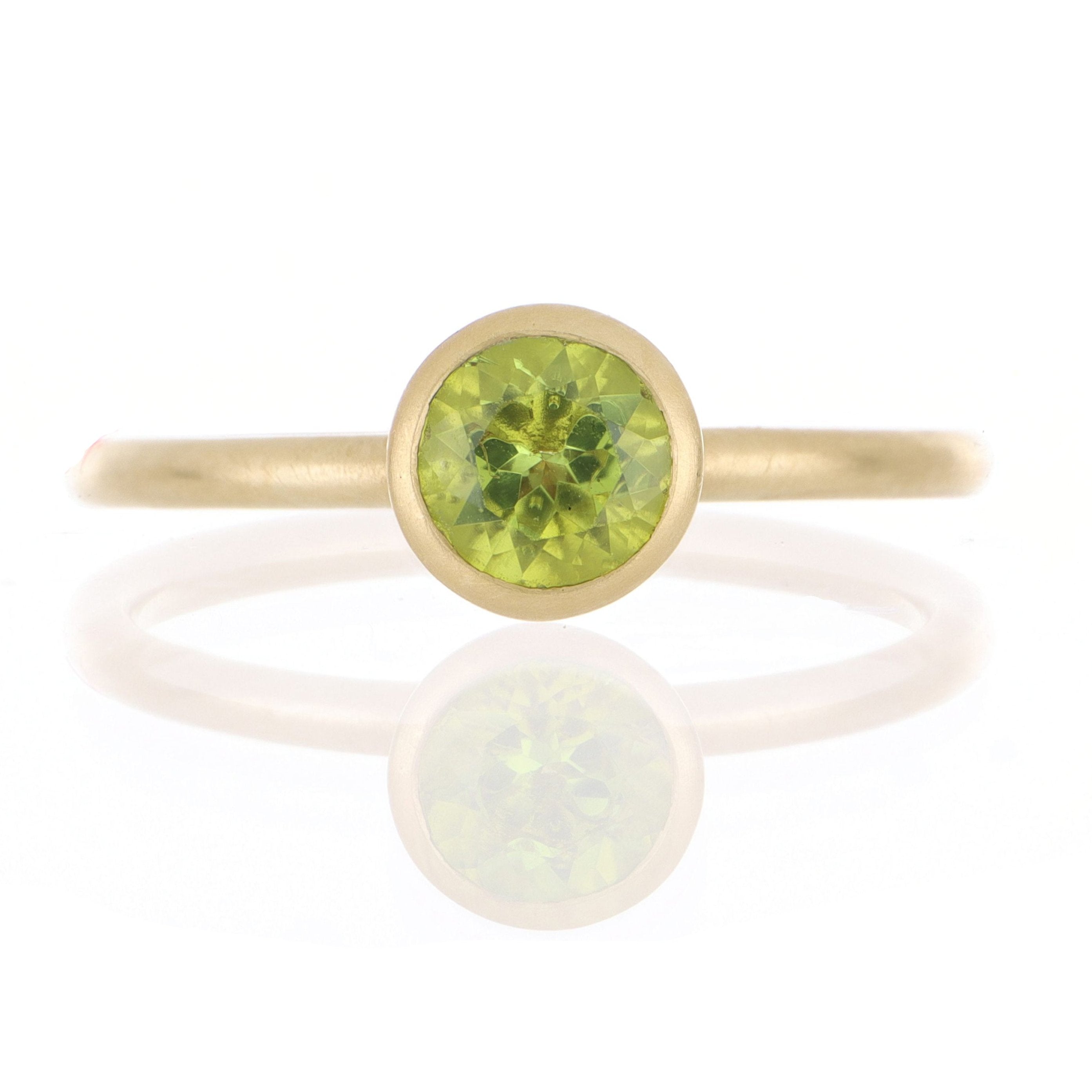 18k Yellow Gold Peridot Yum Drop Ring