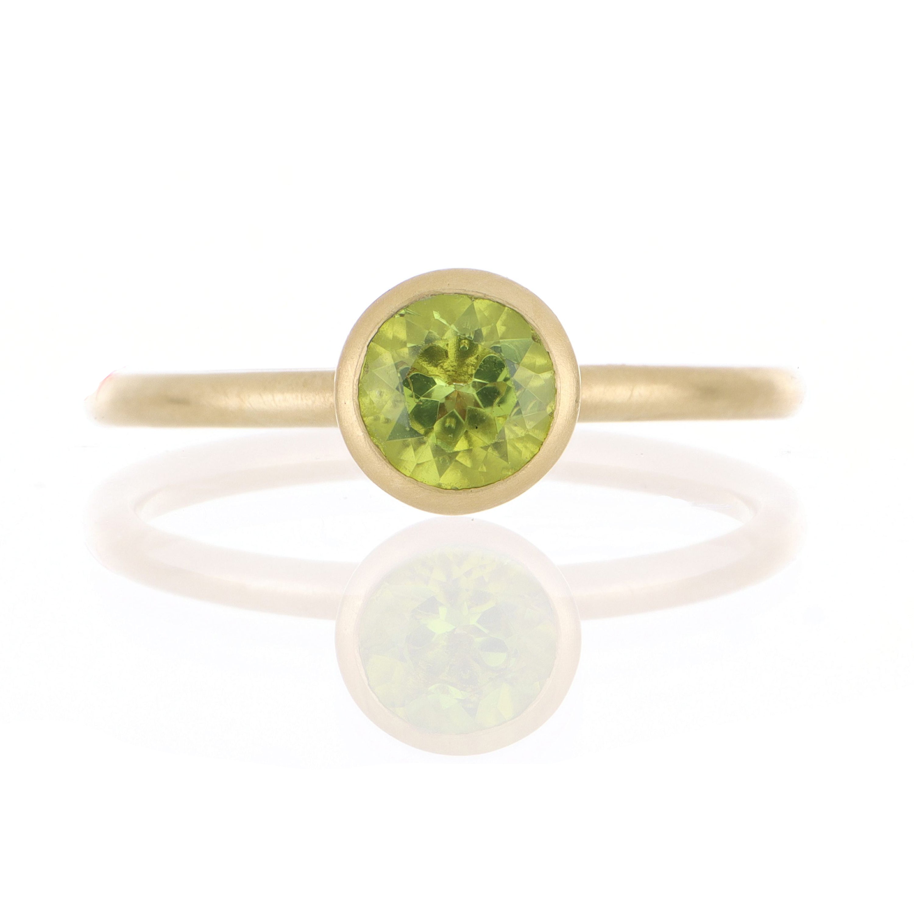 18k Yellow Gold Peridot Yum Drop Ring