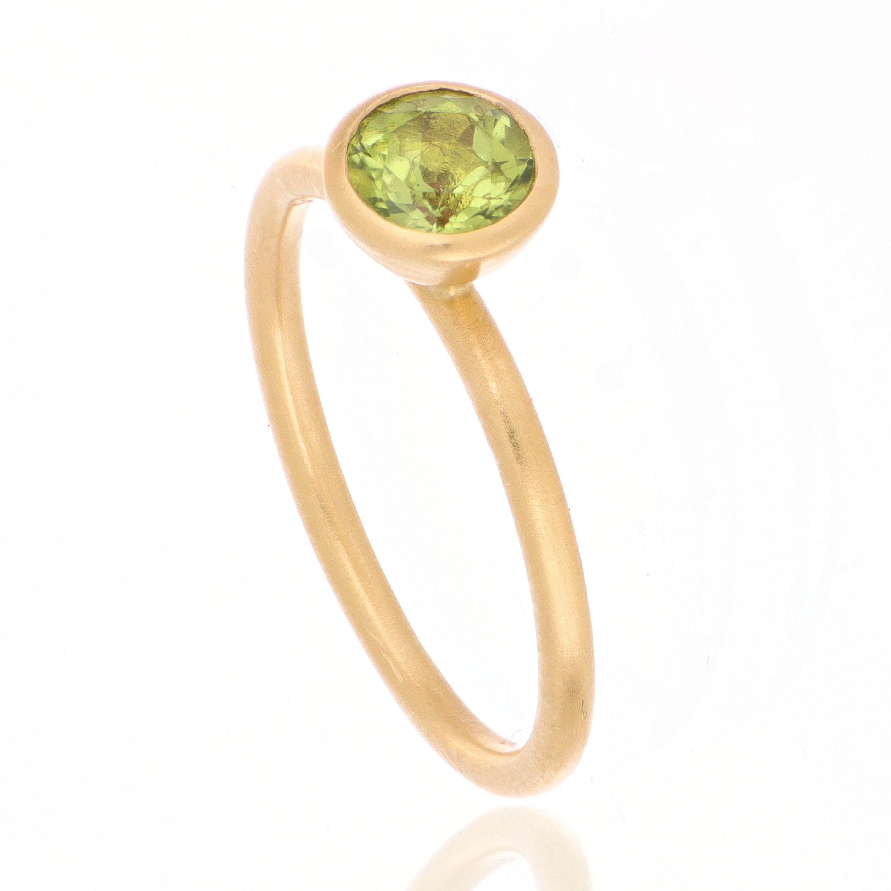 18k Yellow Gold Peridot Yum Drop Ring