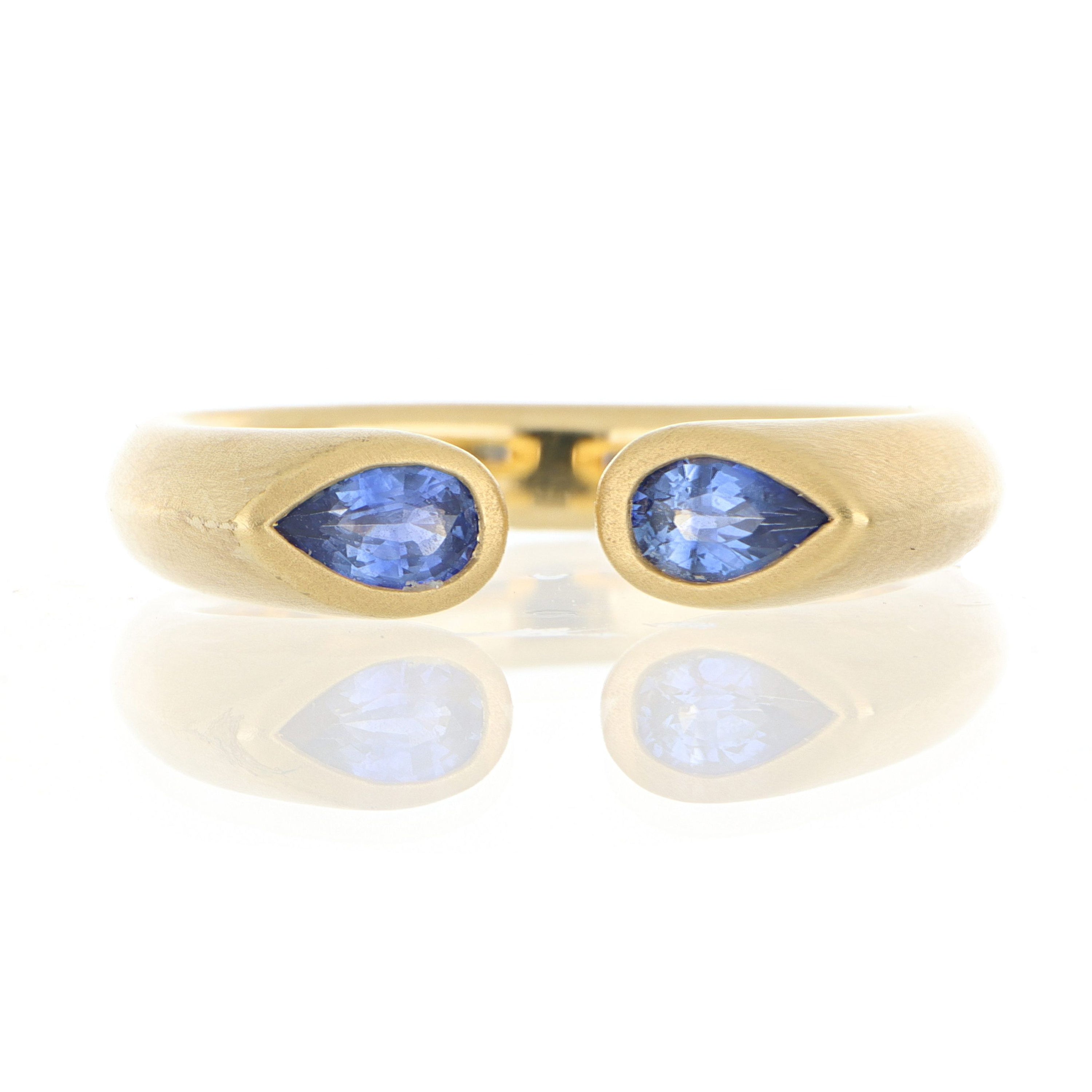 18k Yellow Gold Blue Sapphire Ring