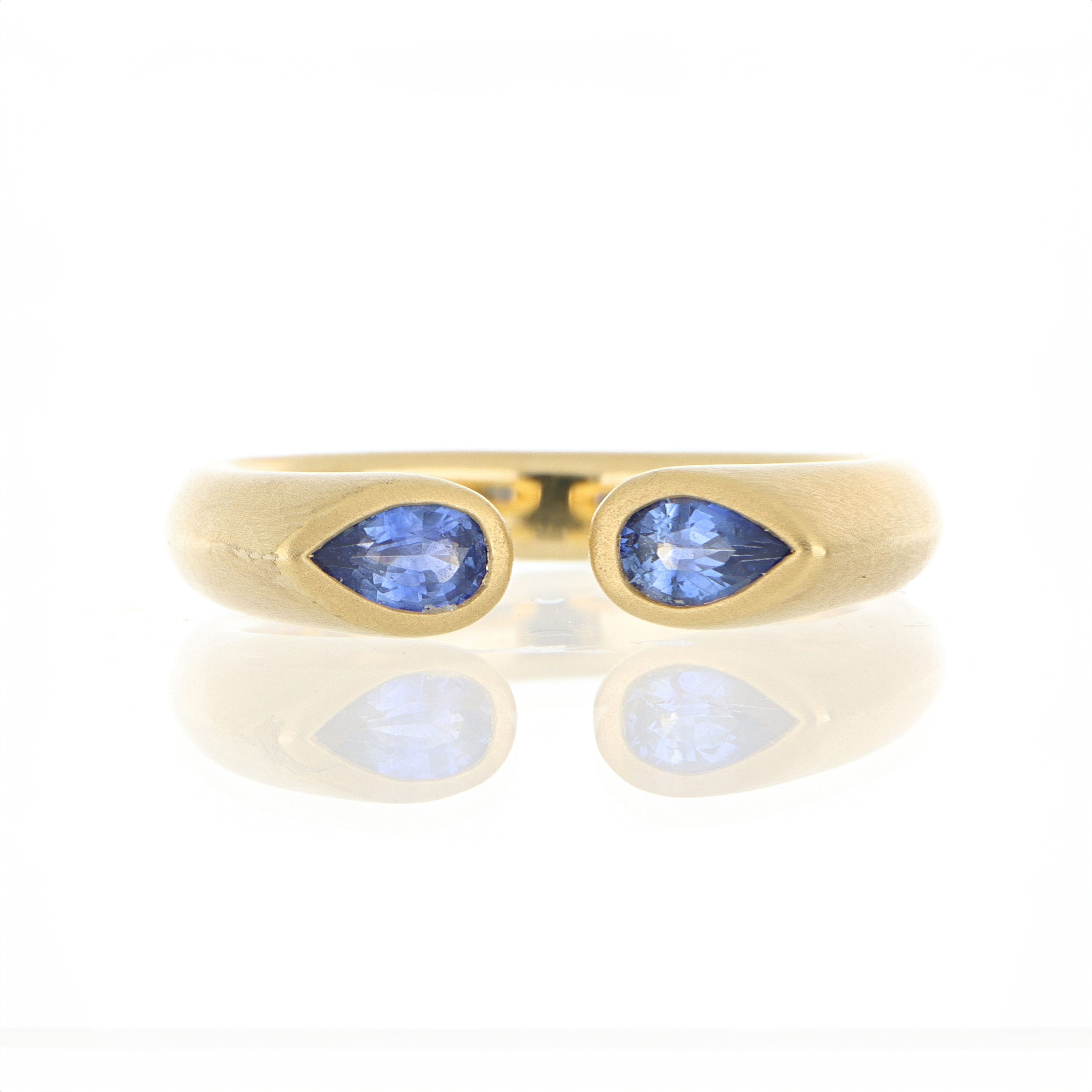 18k Yellow Gold Blue Sapphire Ring