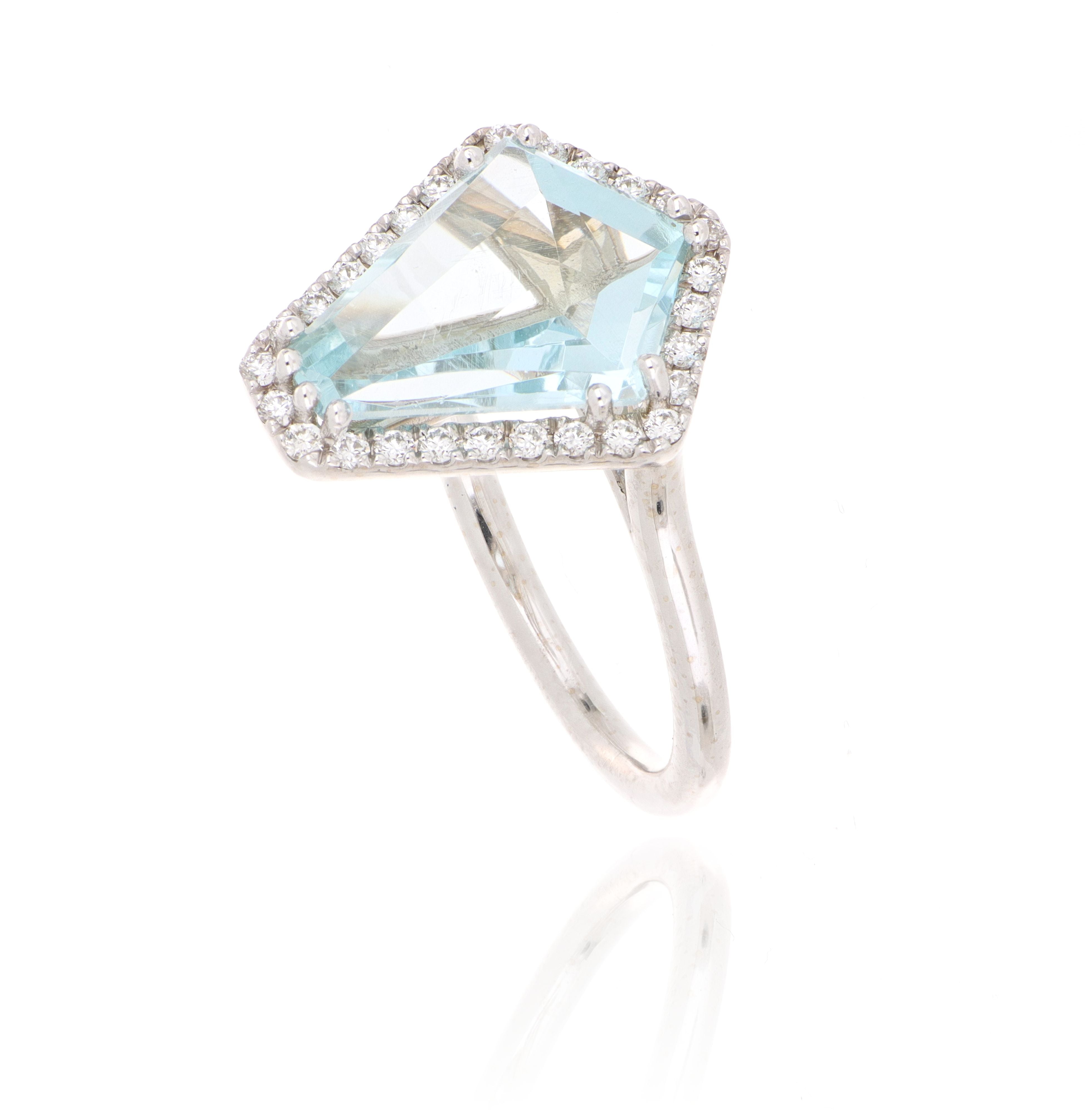 18k White Gold Kite Shaped Aquamarine and Diamond Ring