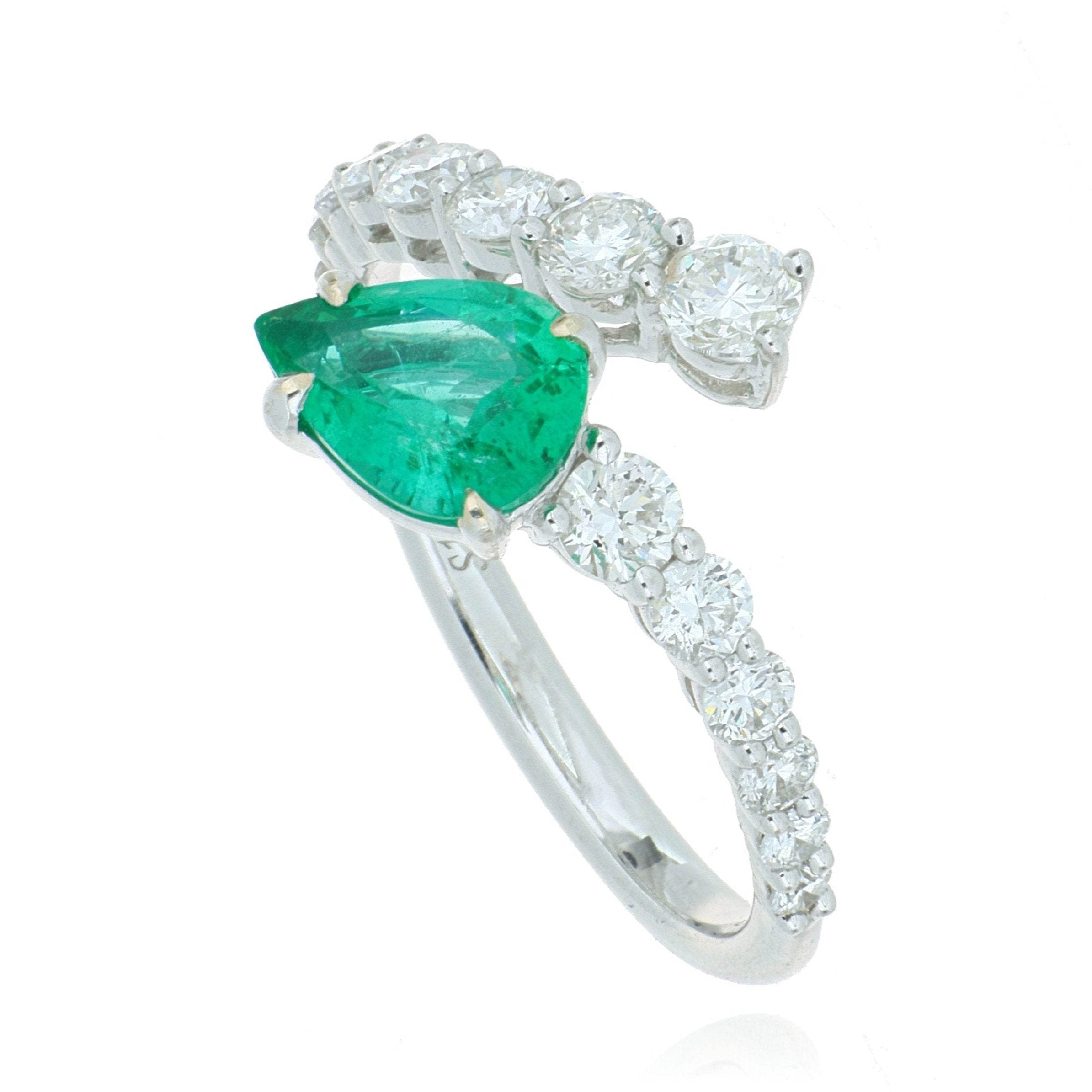 18k White Gold Pear Shaped Emerald and Diamond Ring