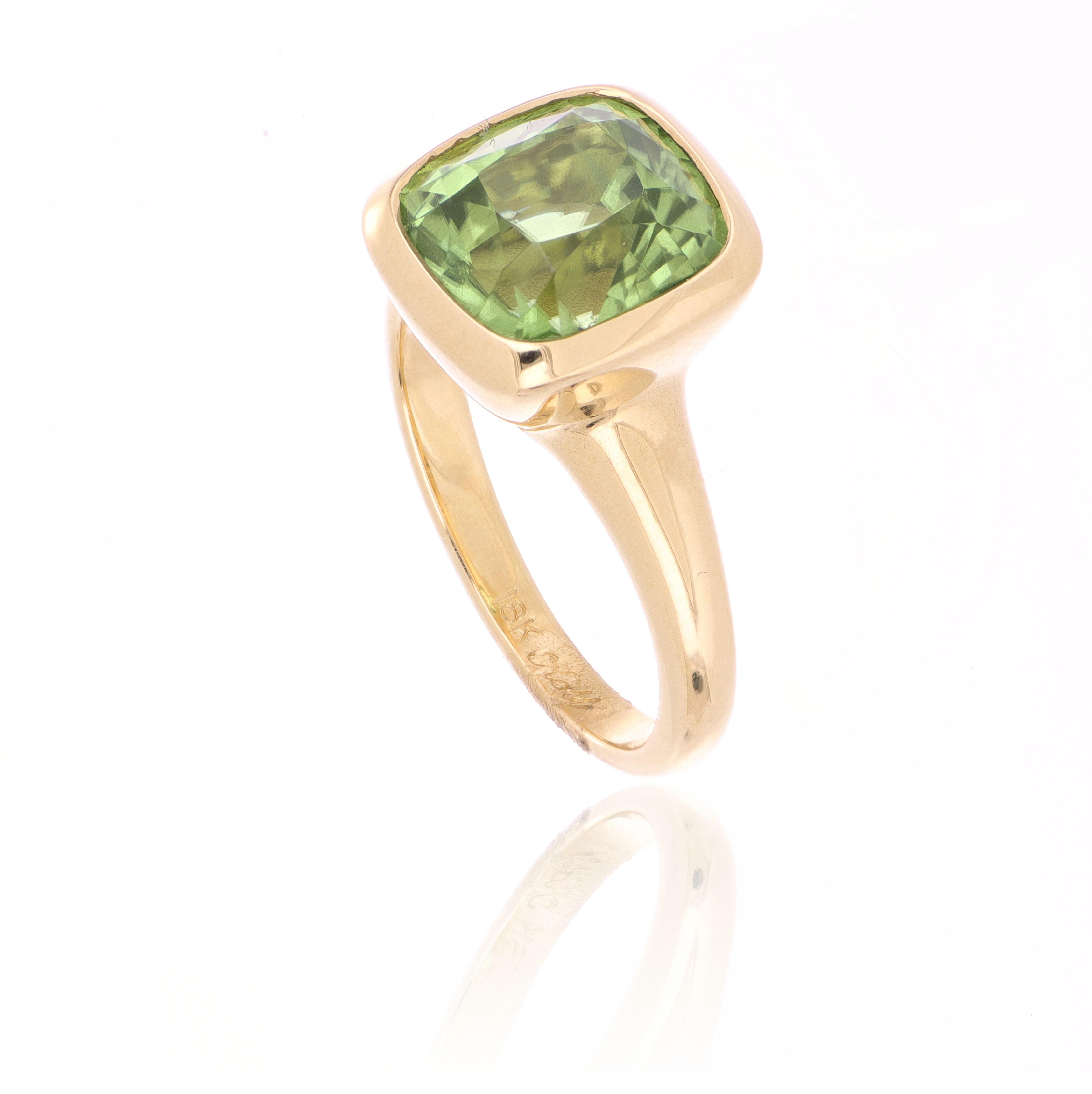 18k Yellow Gold Cushion Shaped Peridot Ring