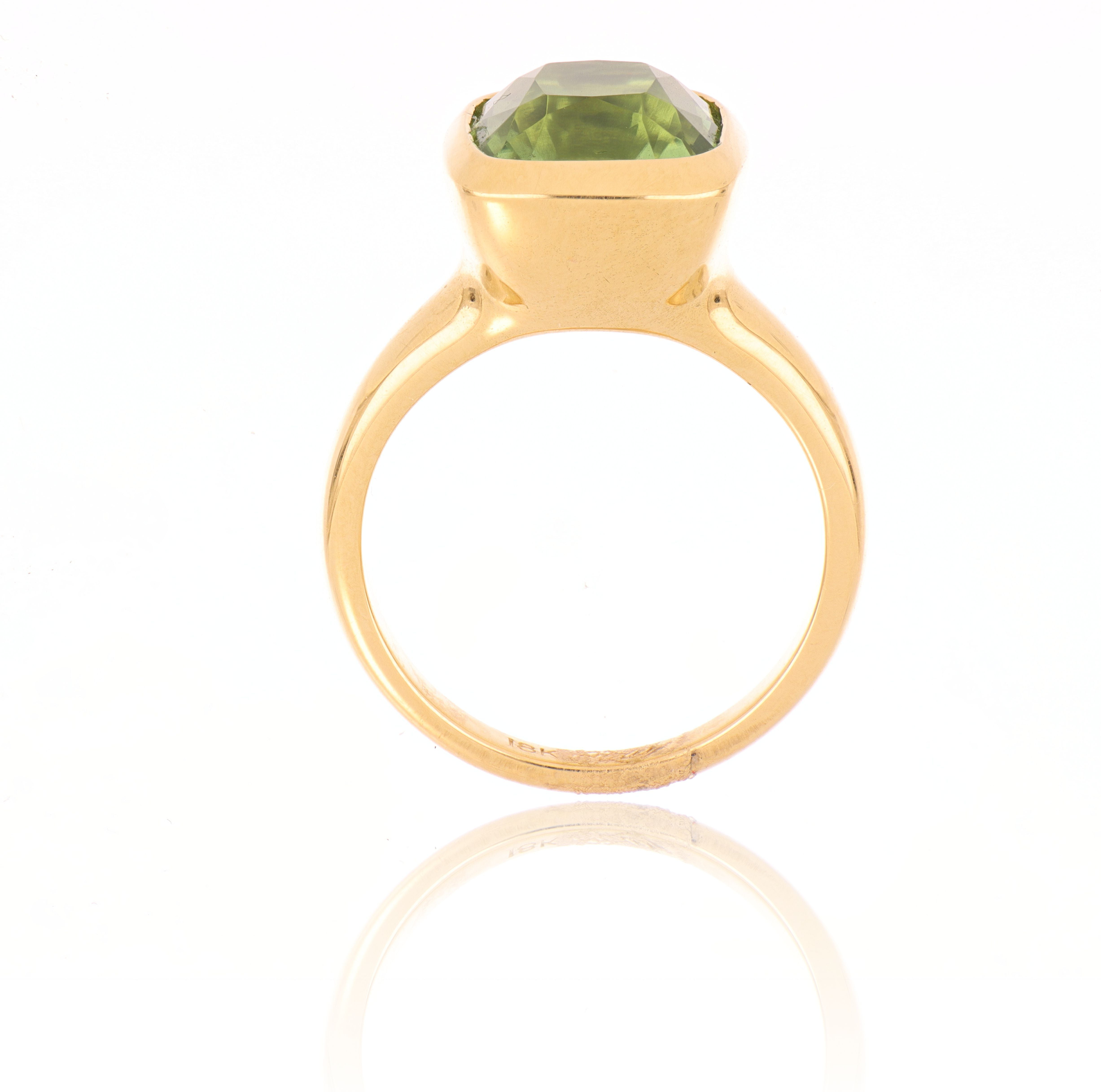 18k Yellow Gold Cushion Shaped Peridot Ring