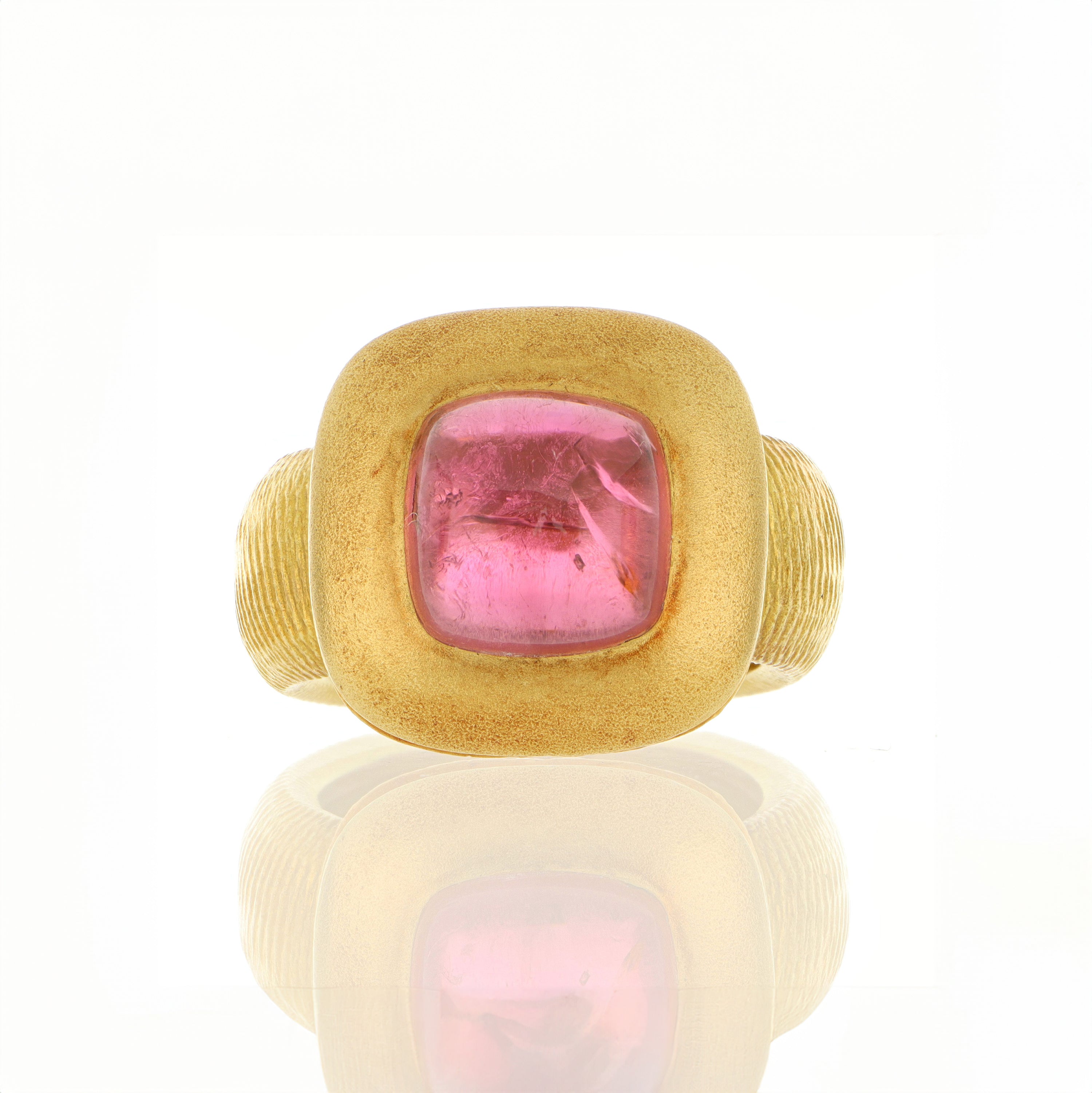 18k Yellow Gold Pink Tourmaline Cabochon Ring