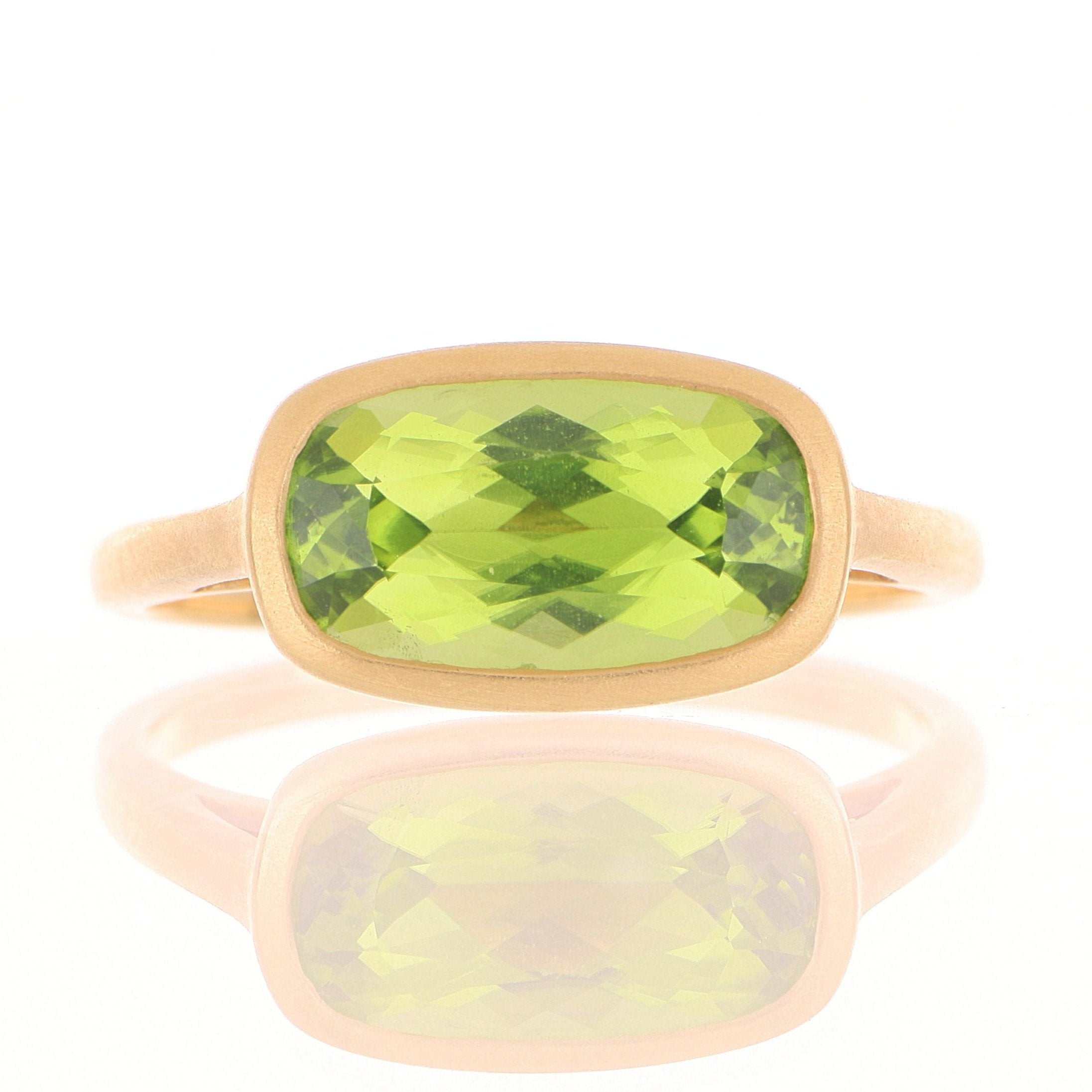 18k Yellow Gold Bezel Set Peridot Ring