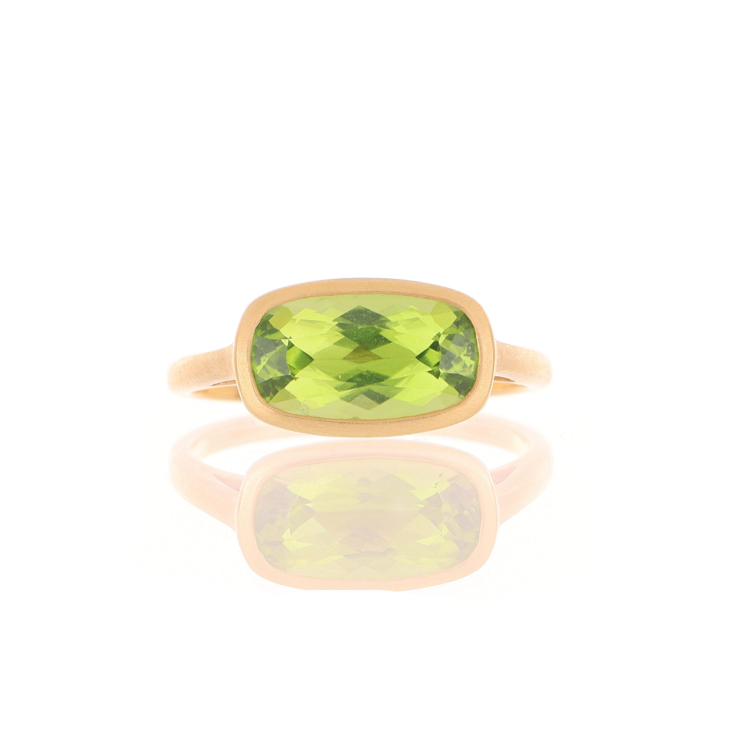 18k Yellow Gold Bezel Set Peridot Ring