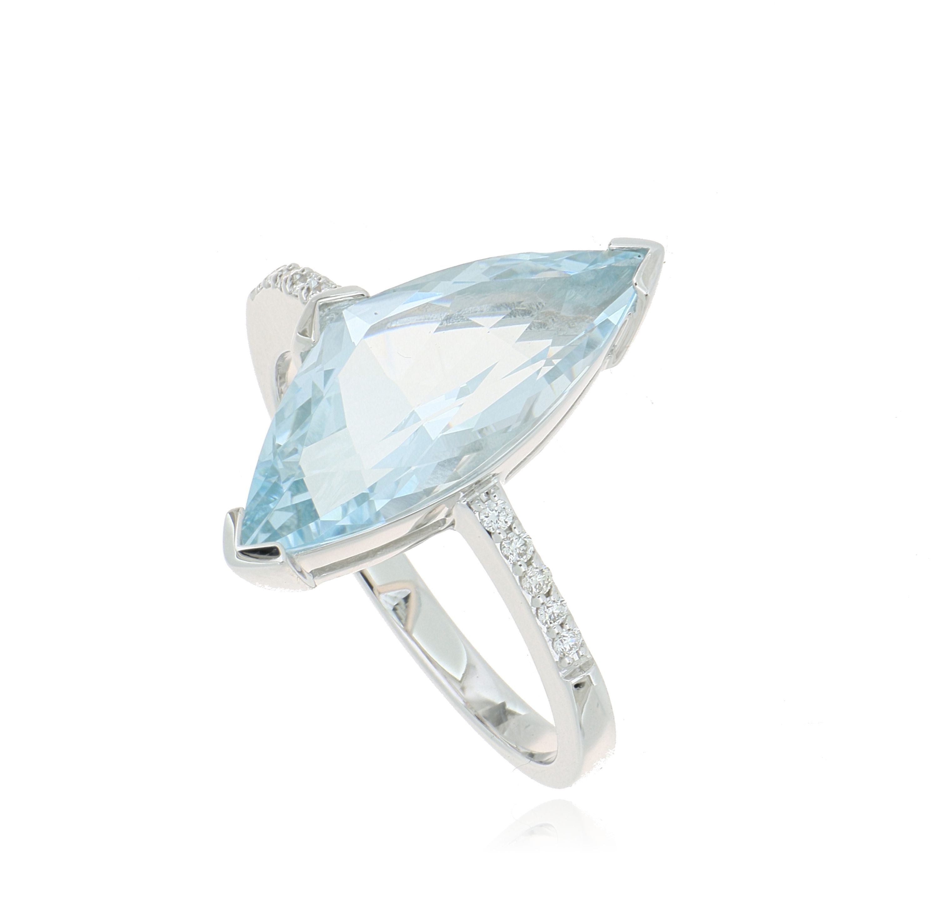 18k White Gold Aquamarine and Diamond Ring