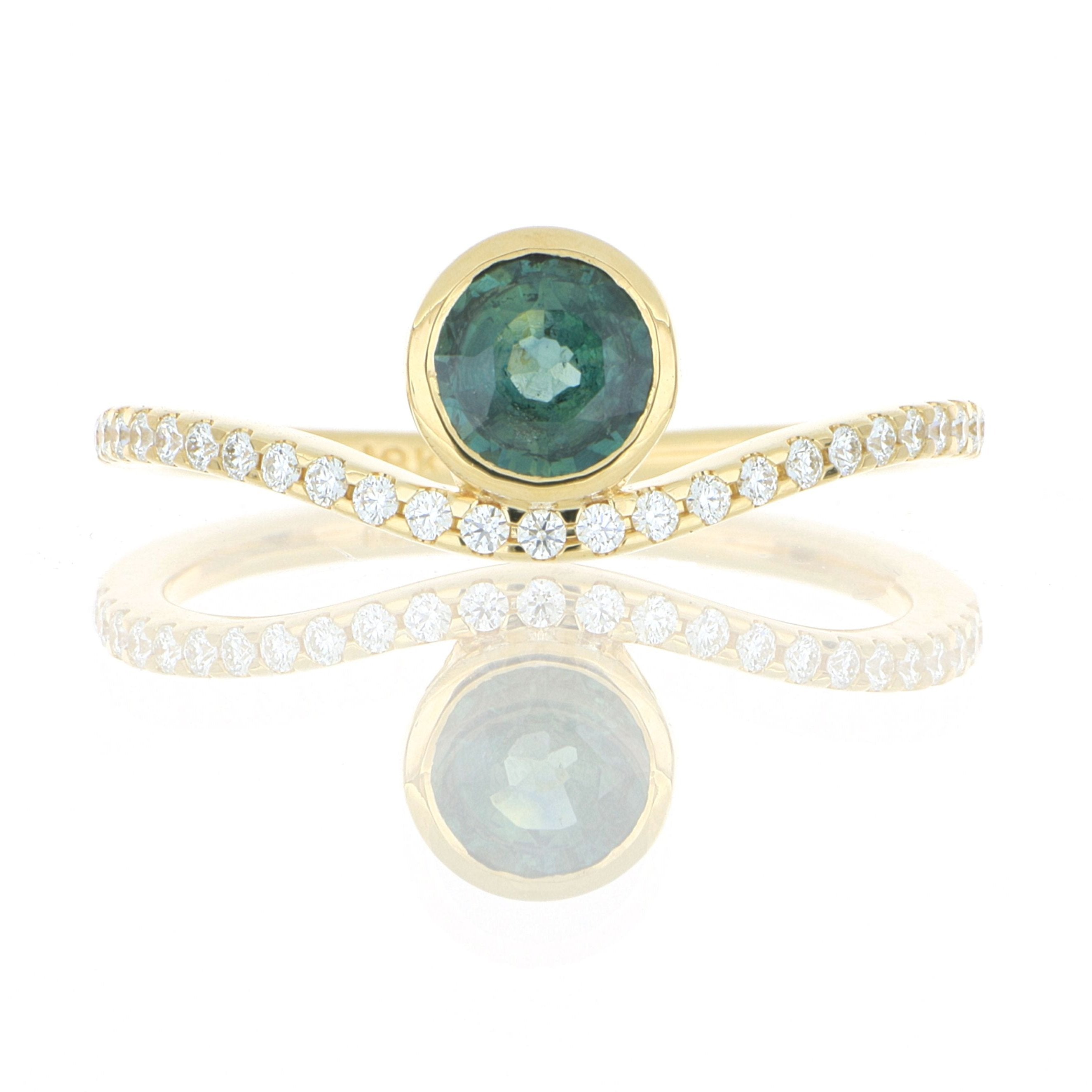 18k Yellow Gold Green Sapphire and Diamond Fashion Ring