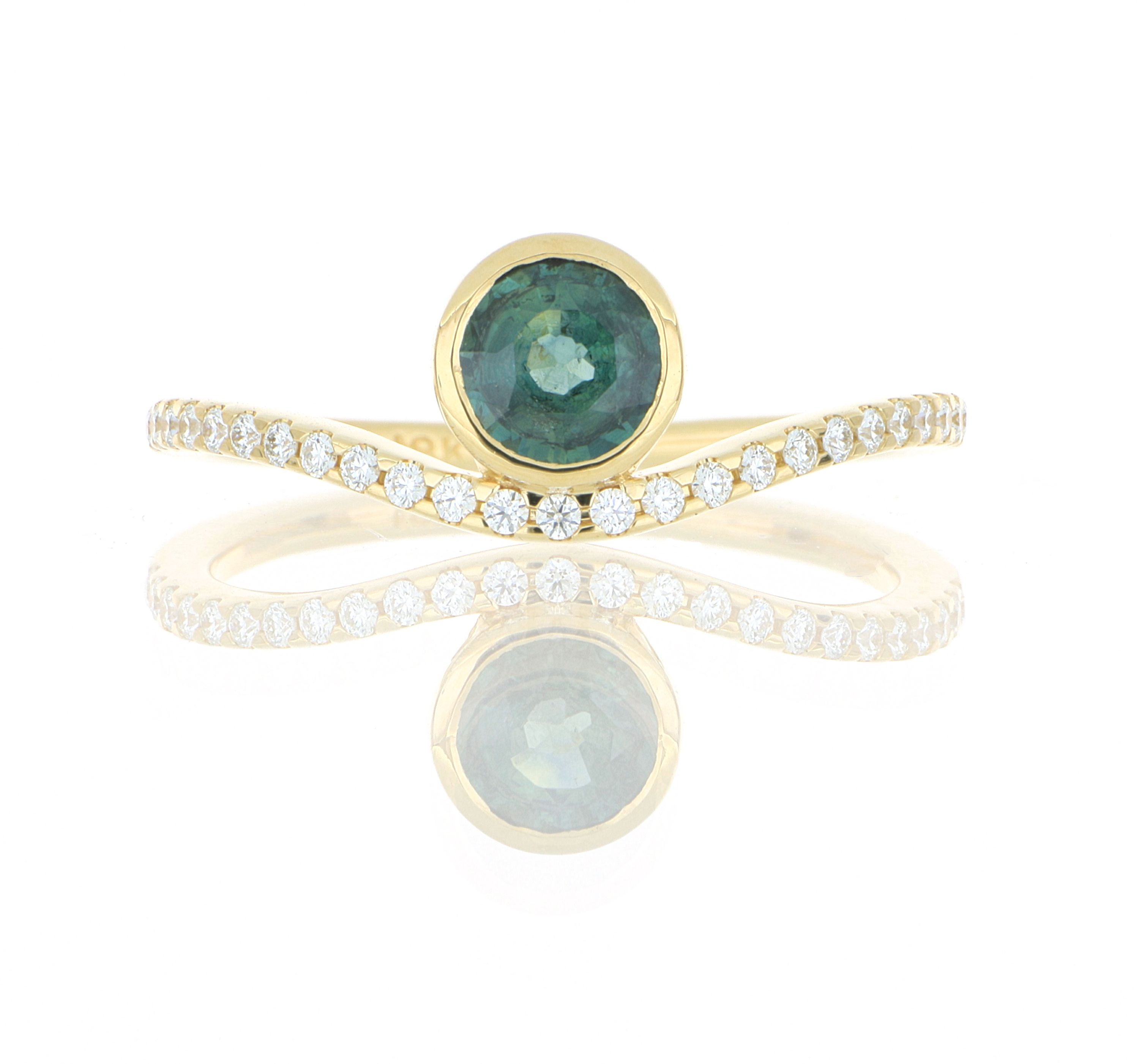 18k Yellow Gold Green Sapphire and Diamond Fashion Ring