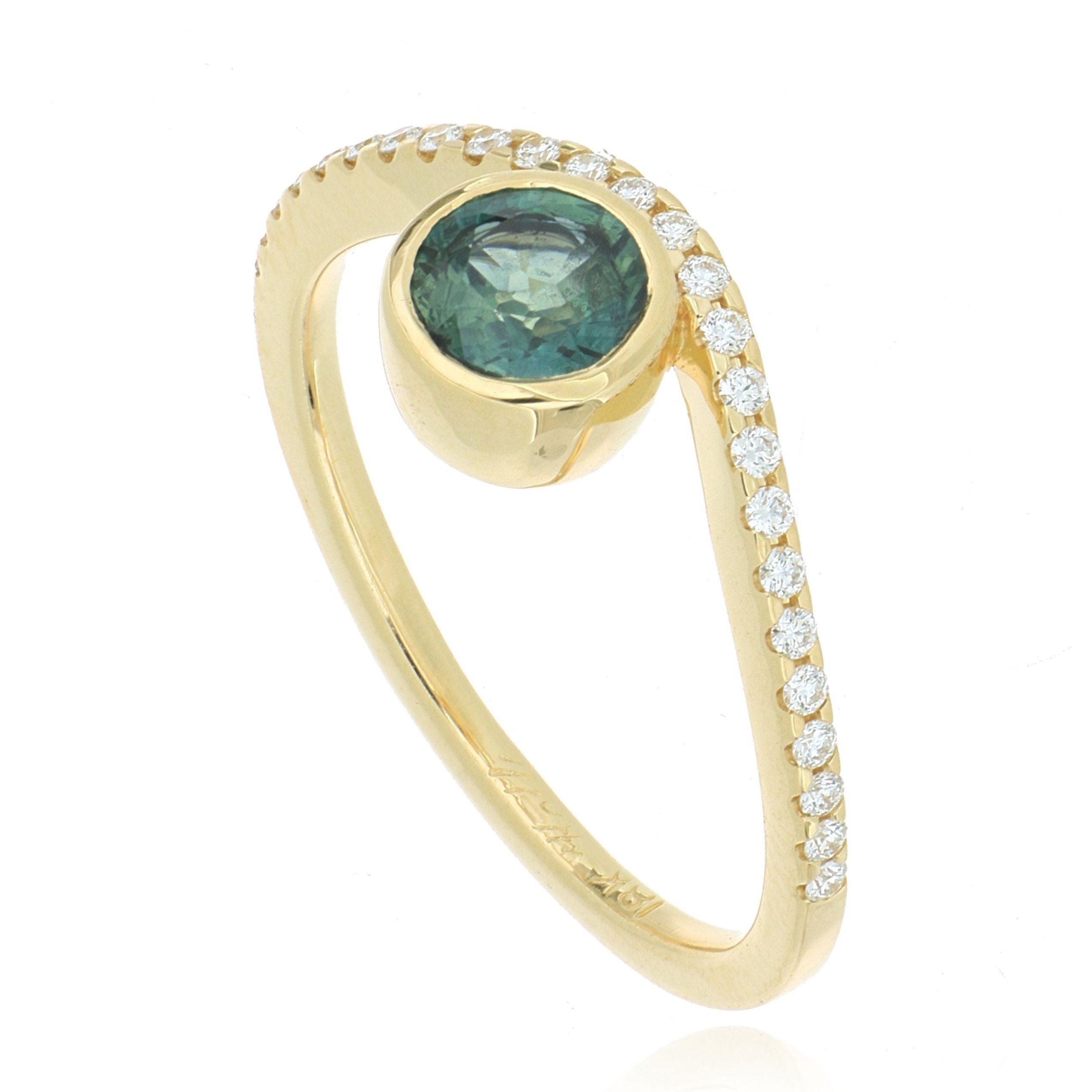 18k Yellow Gold Green Sapphire and Diamond Fashion Ring