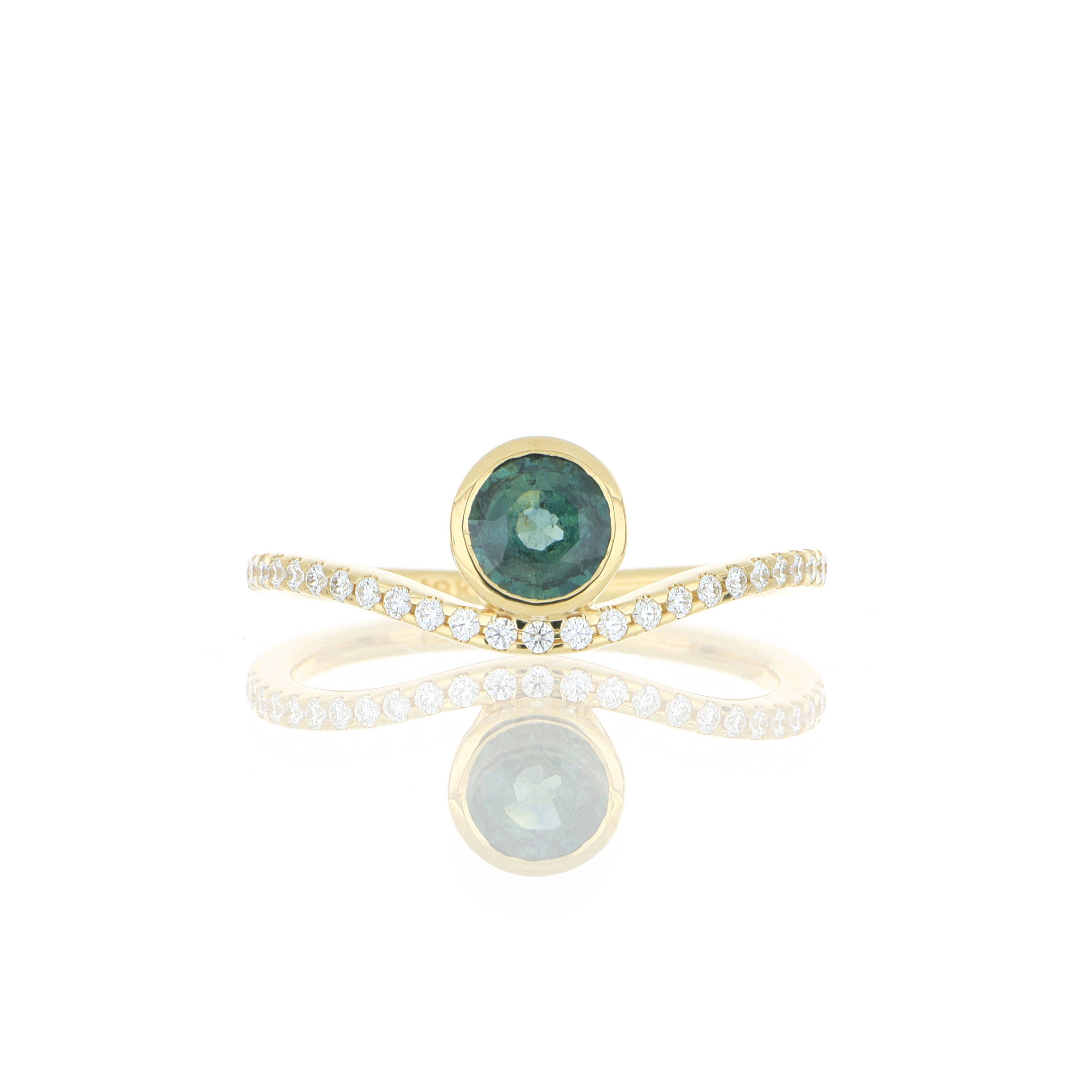 18k Yellow Gold Green Sapphire and Diamond Fashion Ring