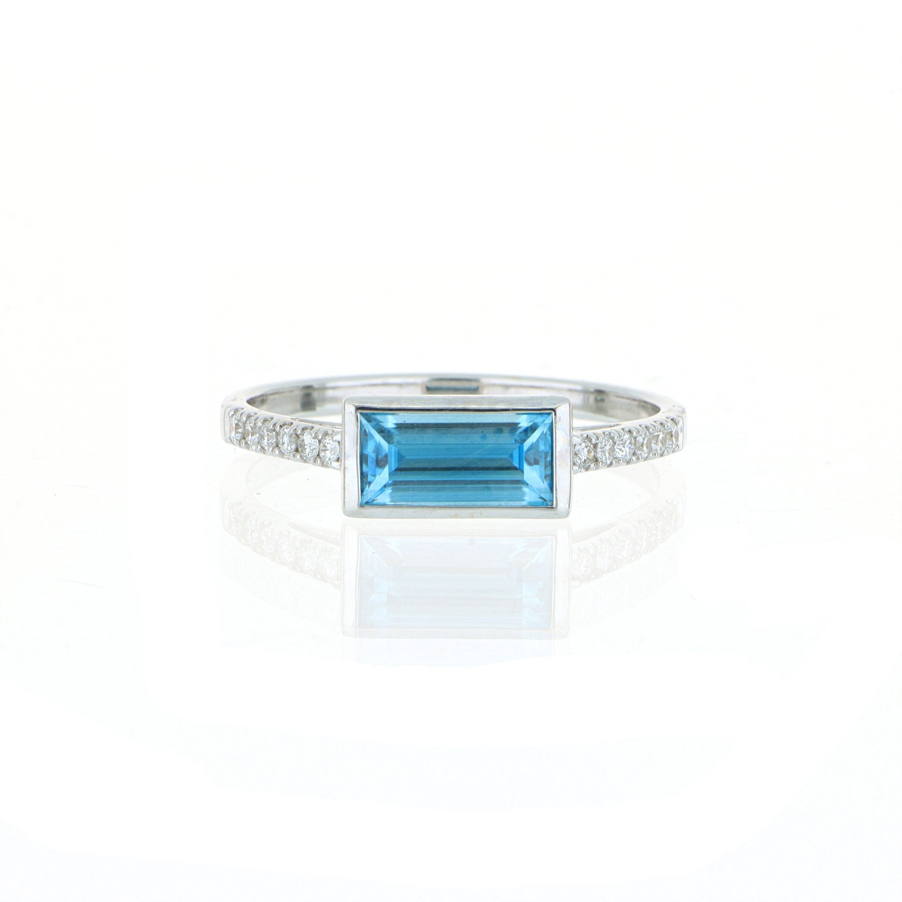 18k White Gold Blue Zircon and Diamond Fashion Ring