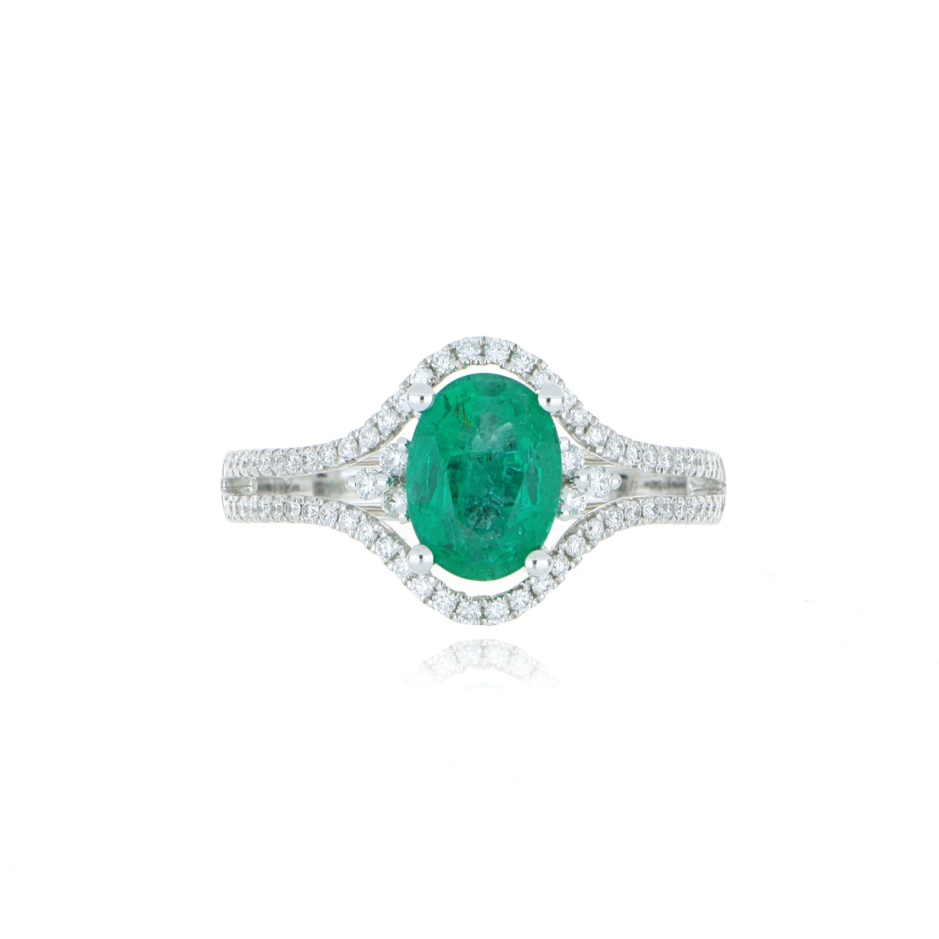 18k White Gold Oval Shaped Emerald and Diamond Accented Fashion Ring