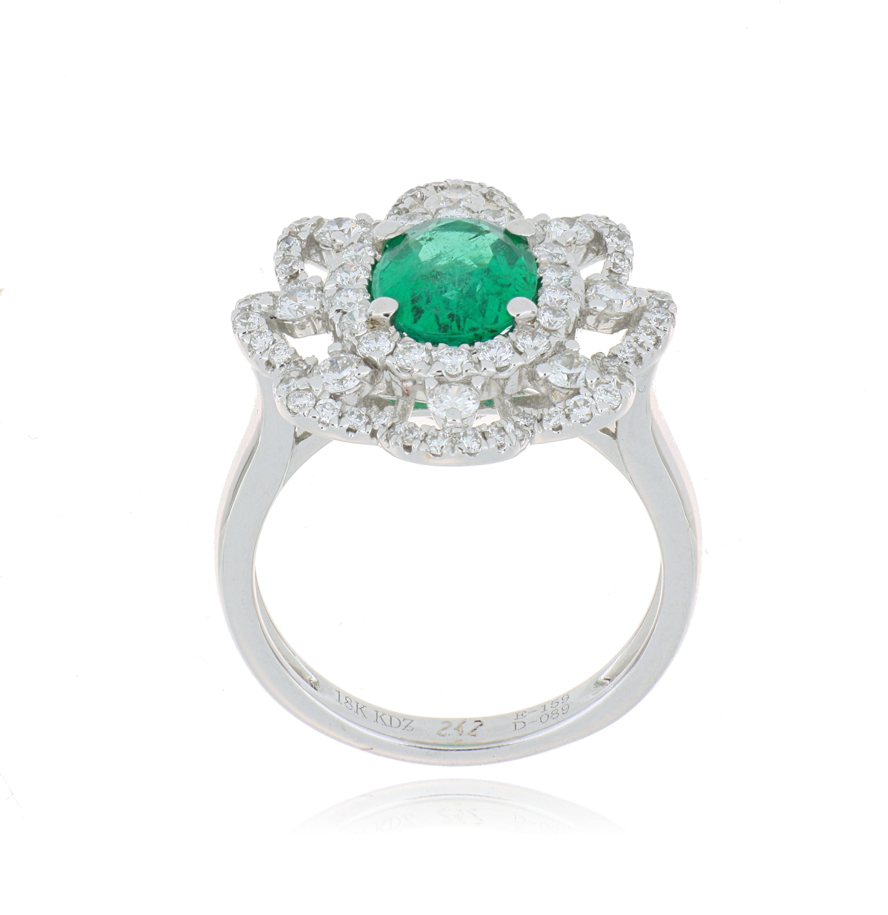 18k White Gold Oval Shaped Emerald and Diamond Fashion Ring