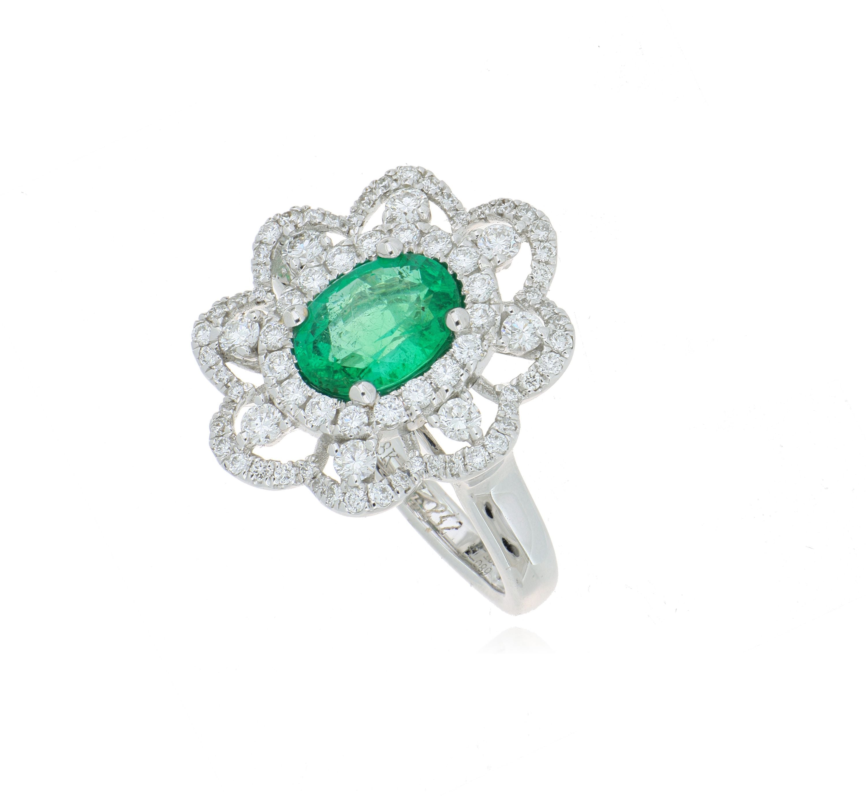 18k White Gold Oval Shaped Emerald and Diamond Fashion Ring