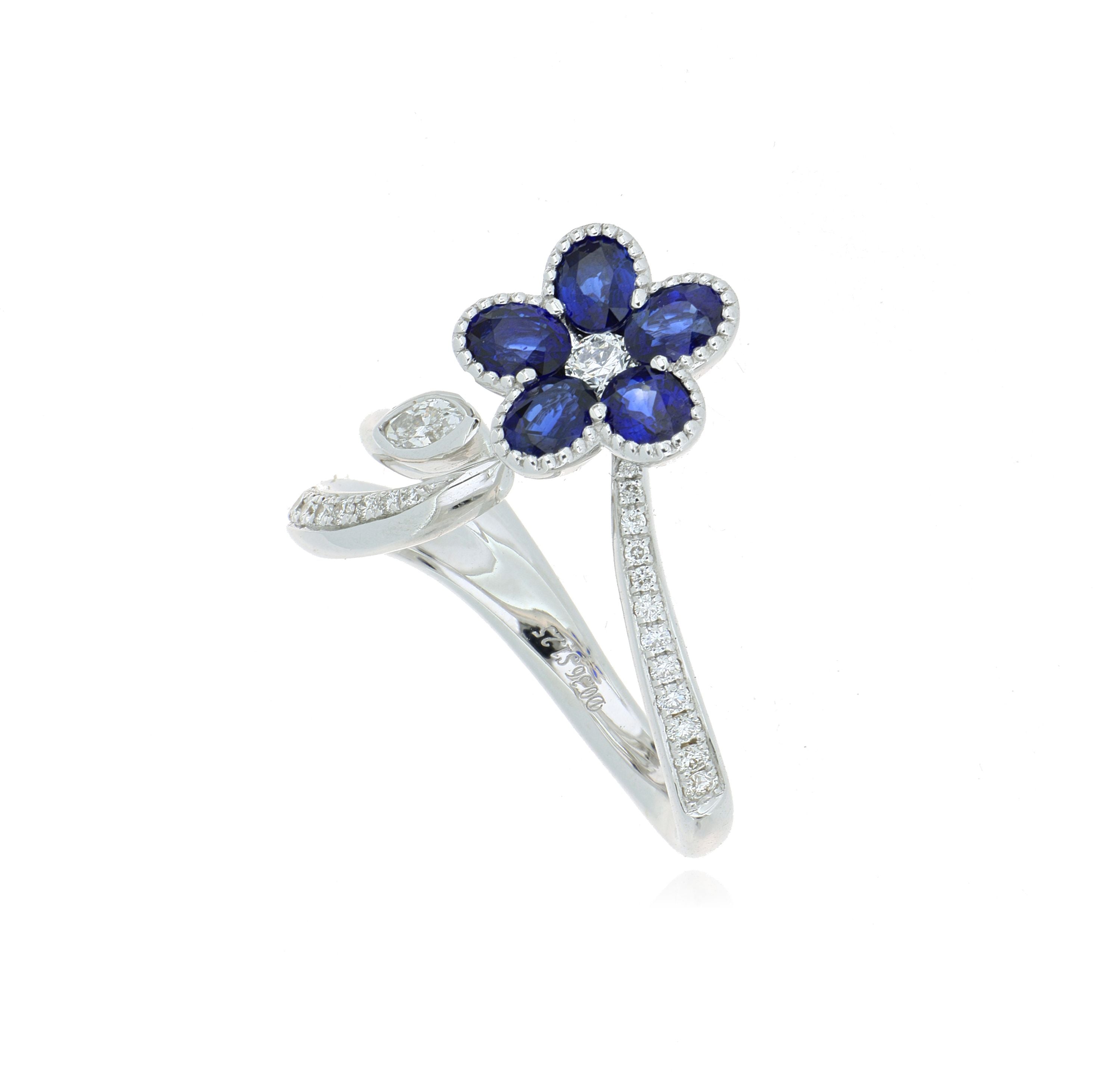 18k White Gold Blue Sapphire and Diamond Flower Fashion Ring