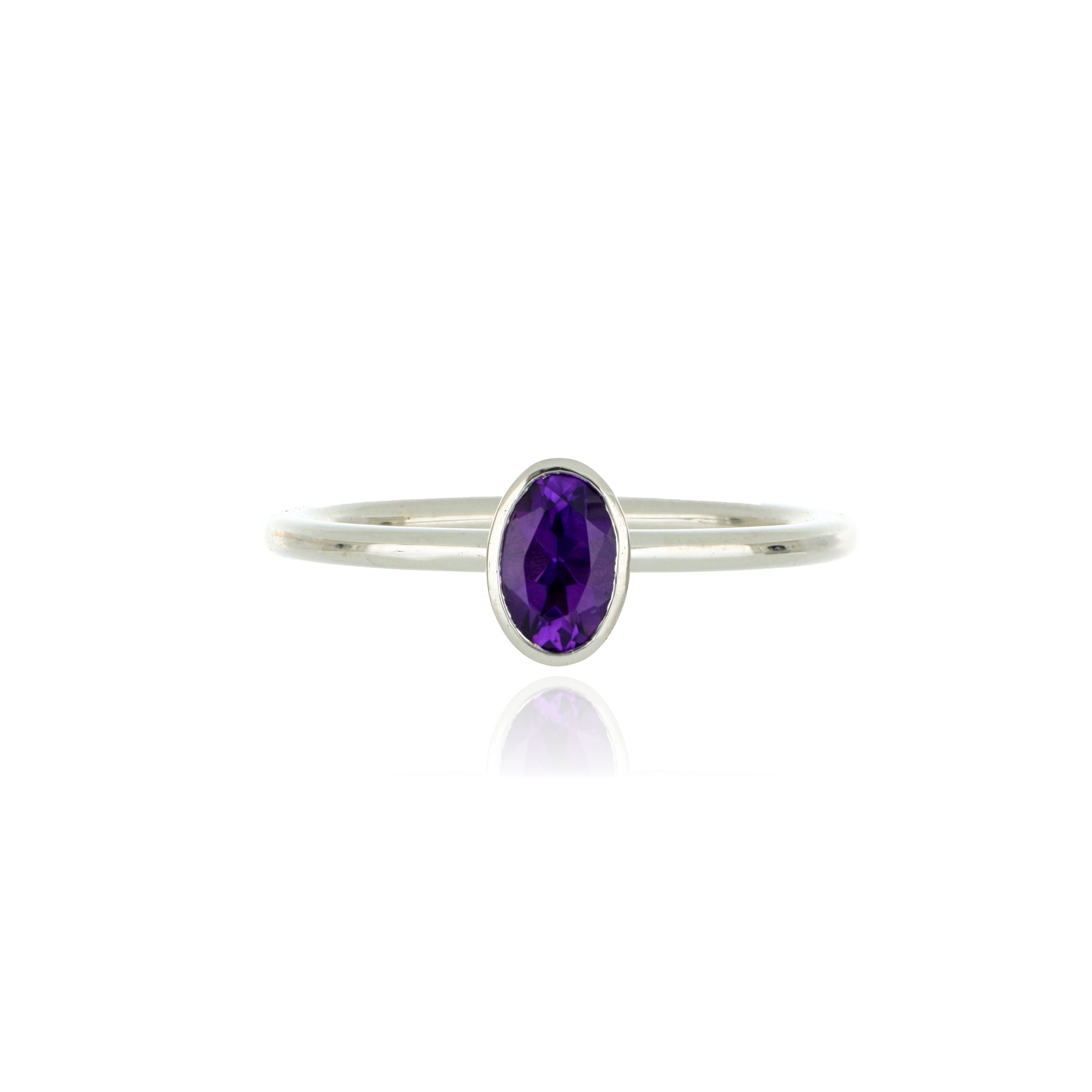 18k White Gold Solitaire Amethyst Ring