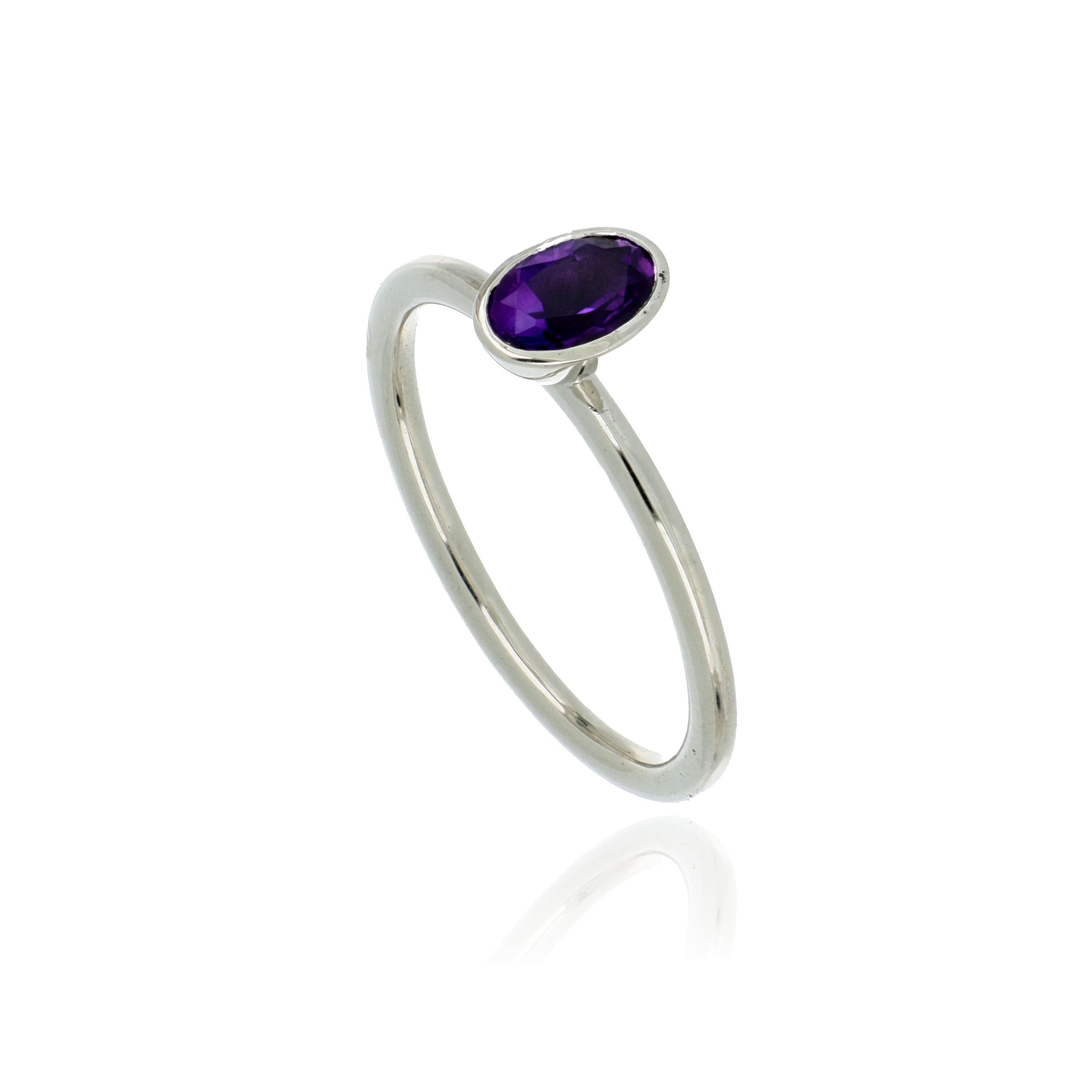 18k White Gold Solitaire Amethyst Ring