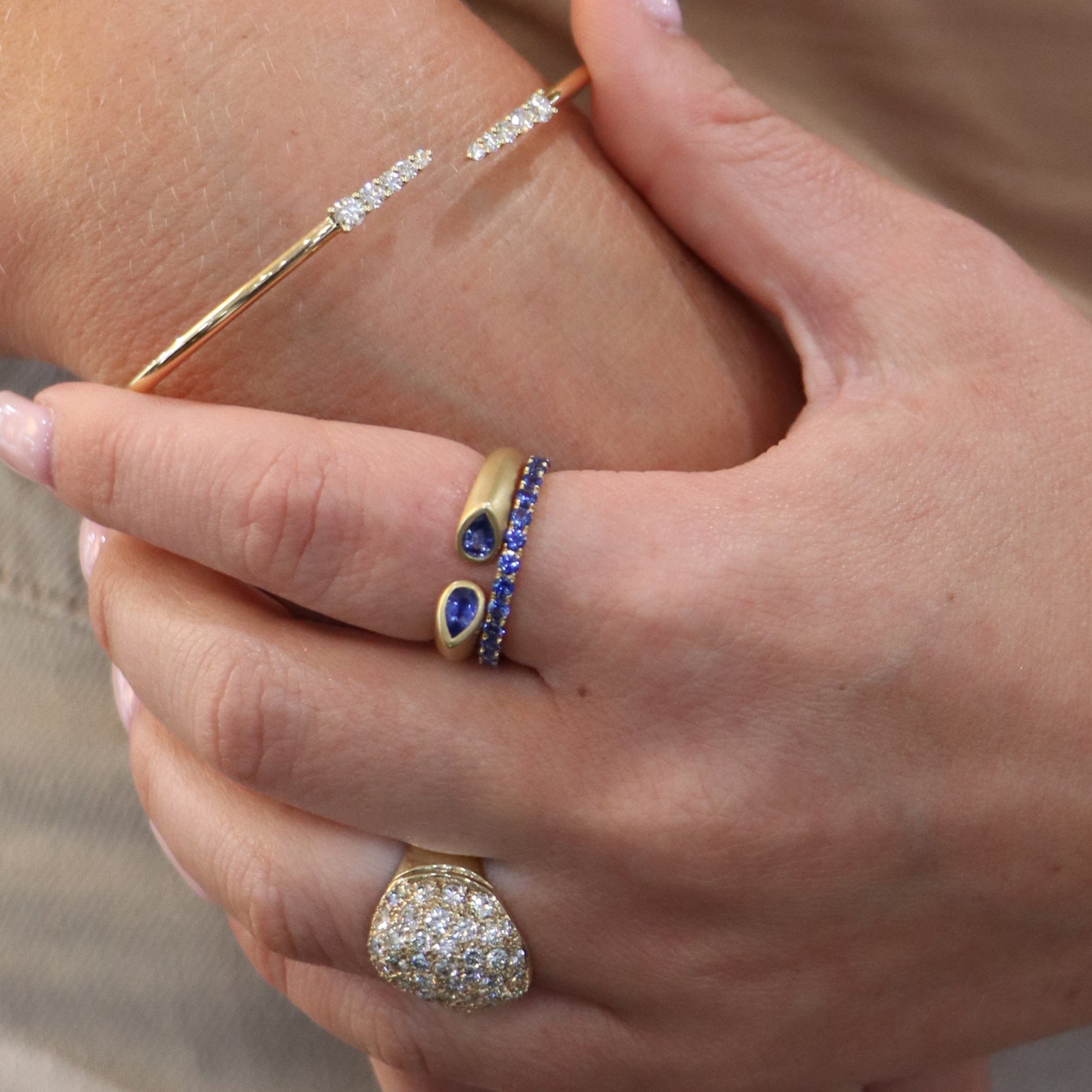 18k Yellow Gold Blue Sapphire Ring