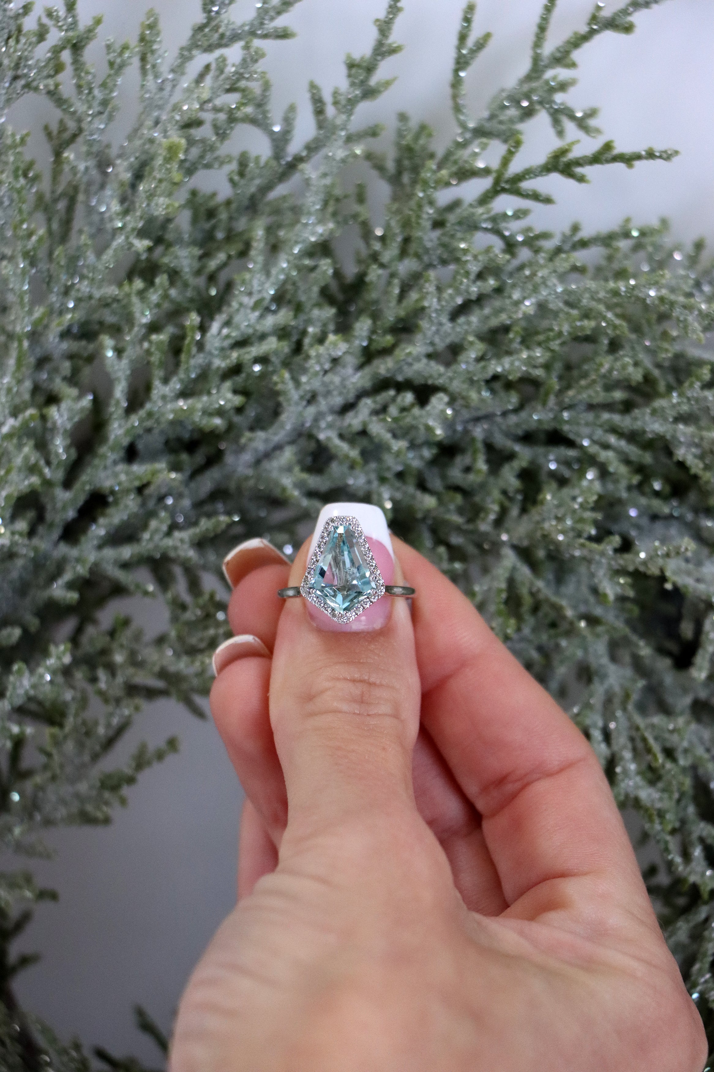 18k White Gold Kite Shaped Aquamarine and Diamond Ring